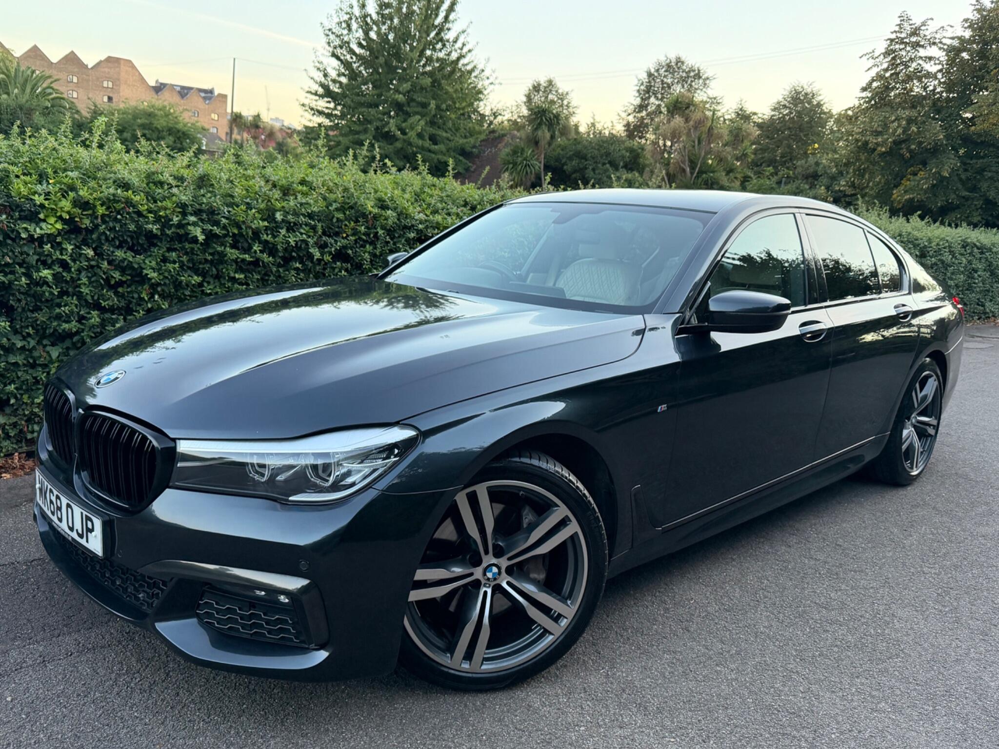 BMW 7 Series view 6