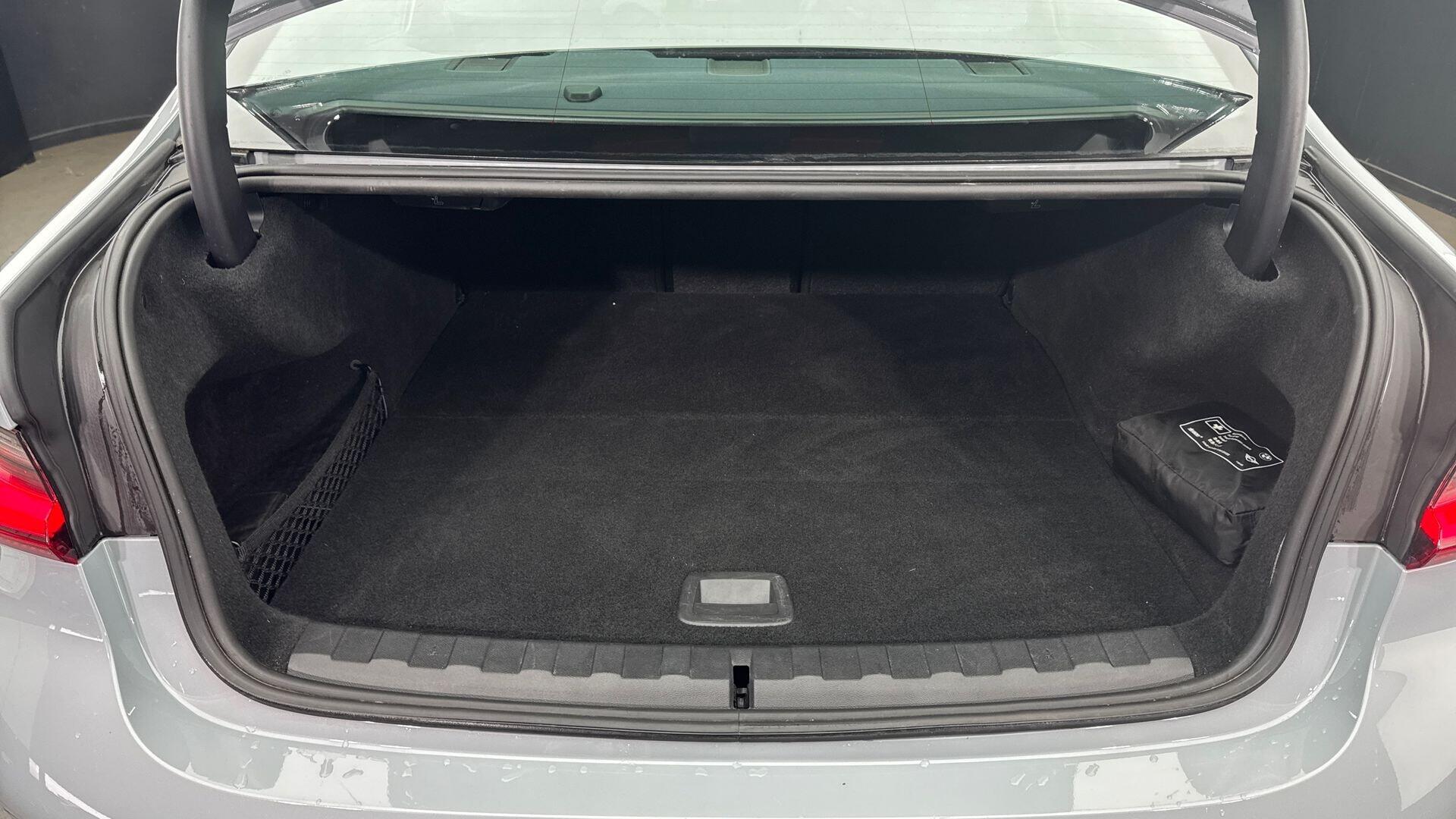 BMW 3 Series view 13