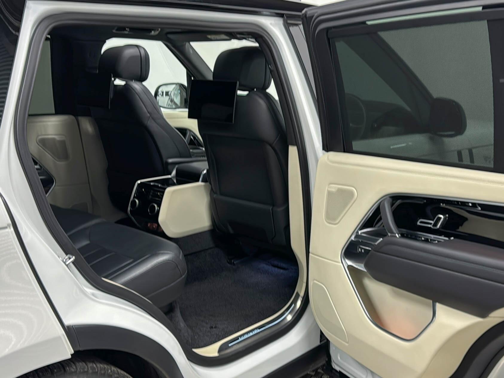 Land Rover Range Rover view 15