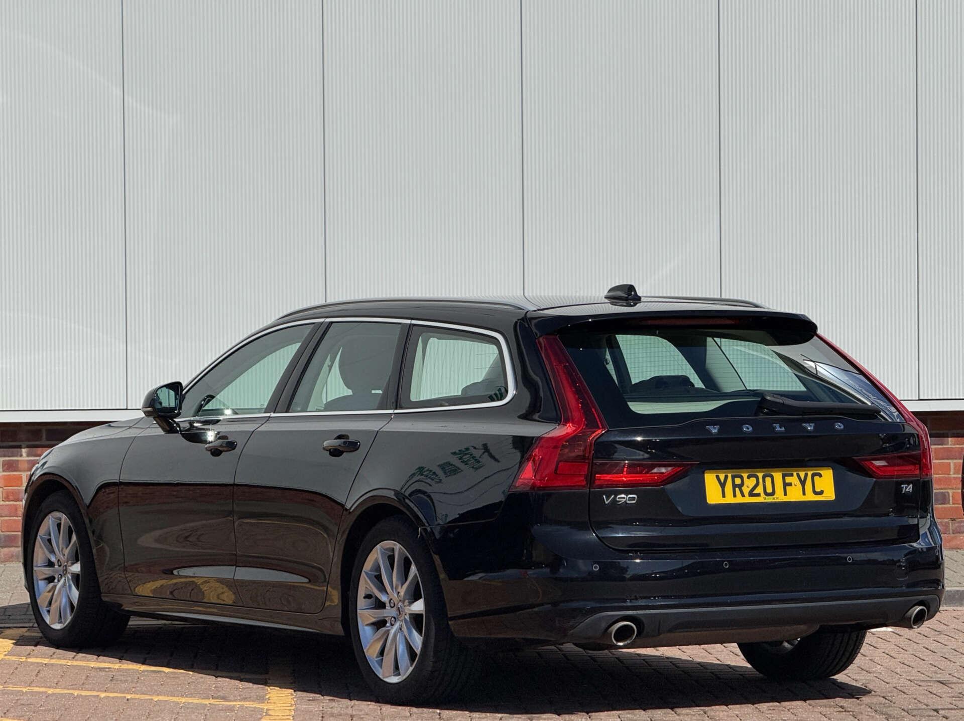 Volvo V90 view 4