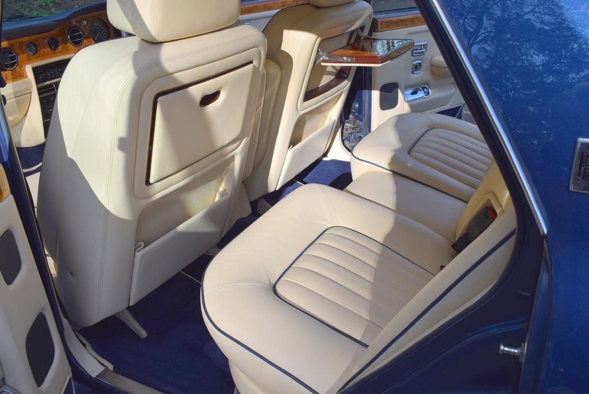 Rolls-Royce Silver Spirit view 25