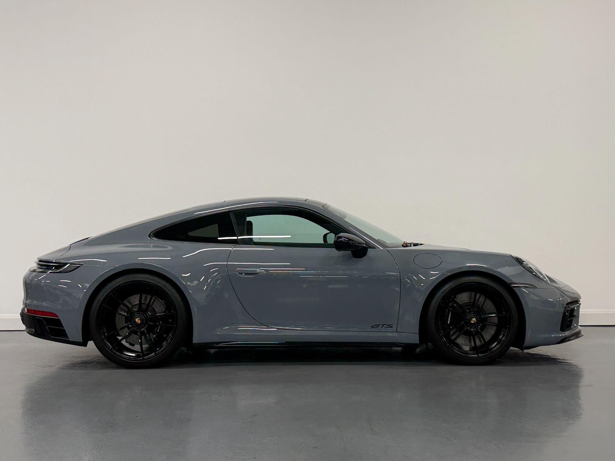 Porsche 911 view 11