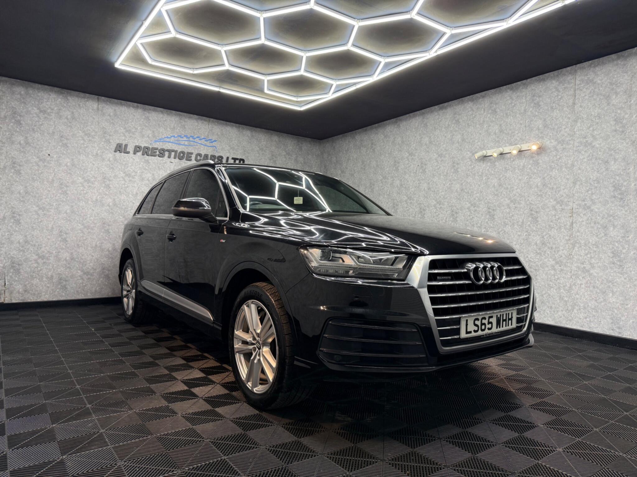 Audi Q7 view 5