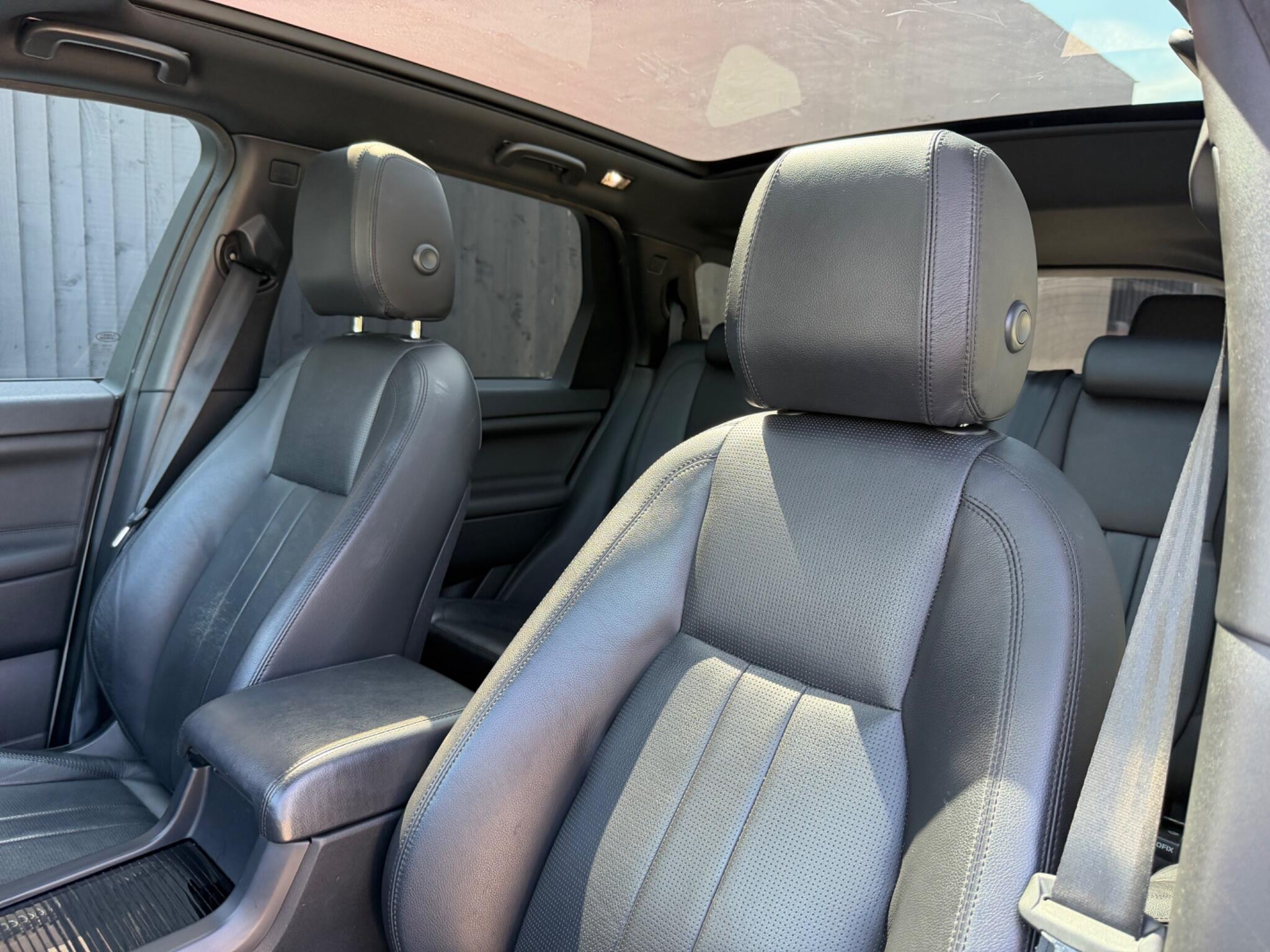 Land Rover Discovery Sport view 34