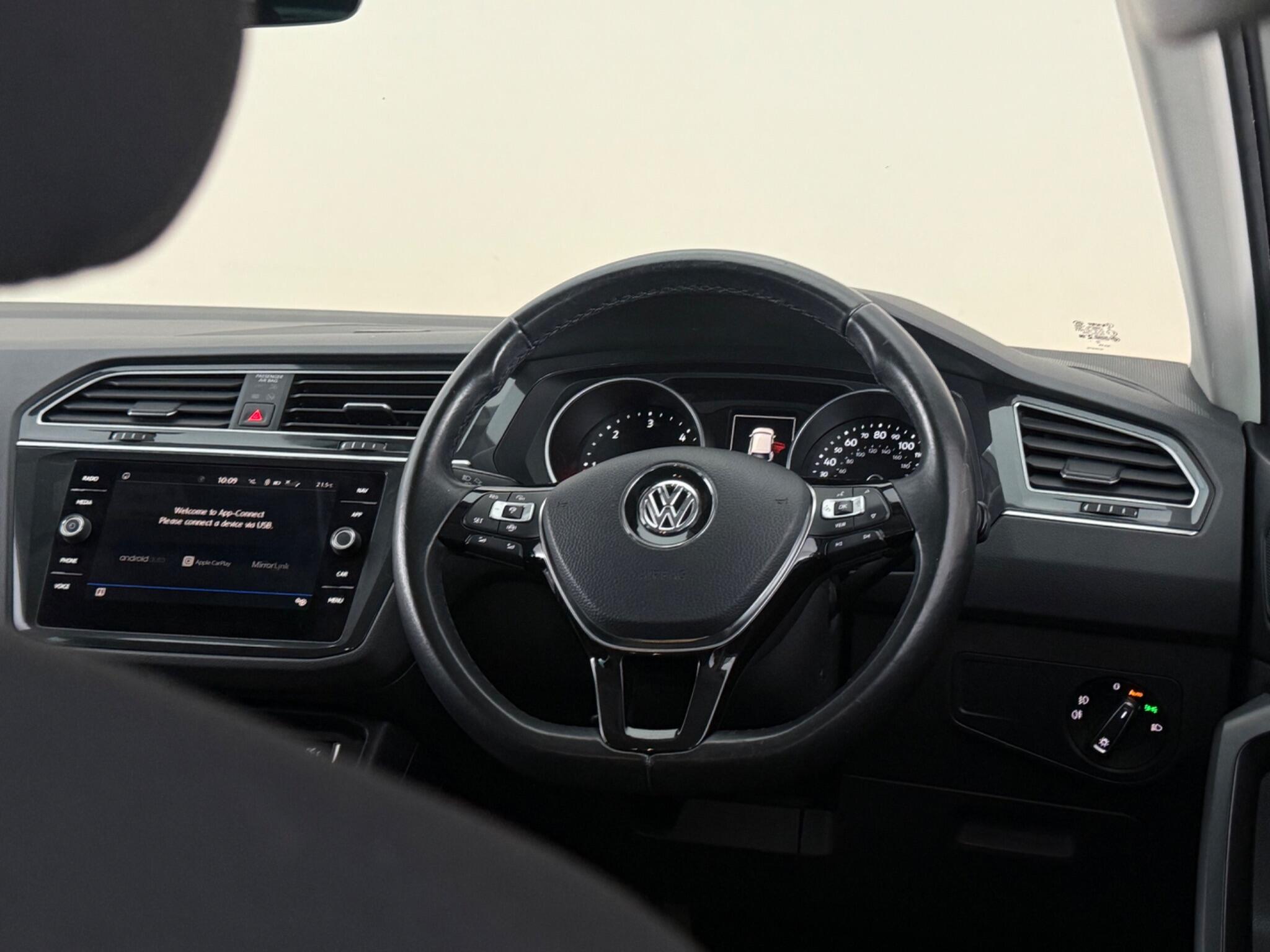 Volkswagen Tiguan view 15