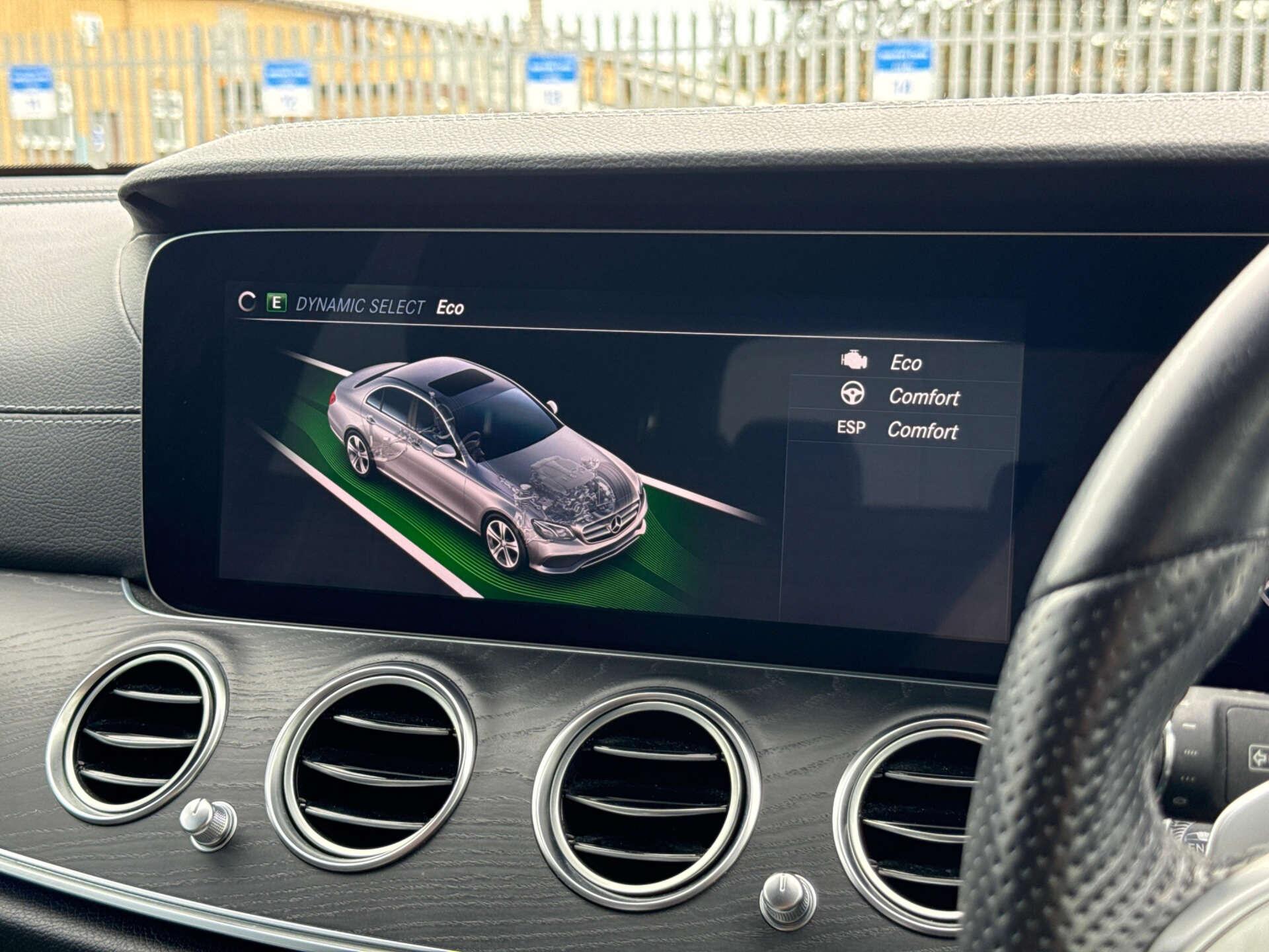 Mercedes-Benz E Class view 81