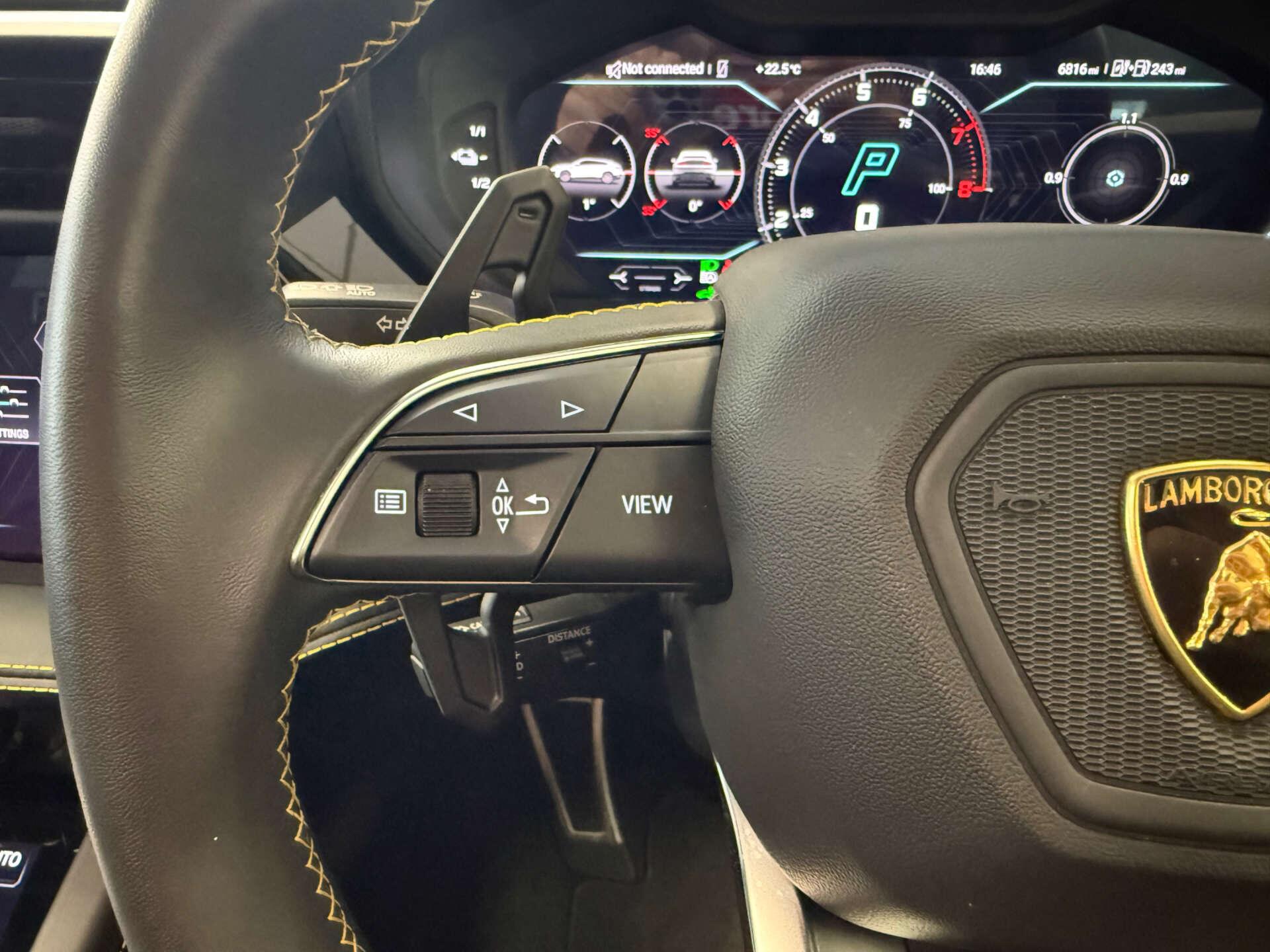 Lamborghini Urus view 33