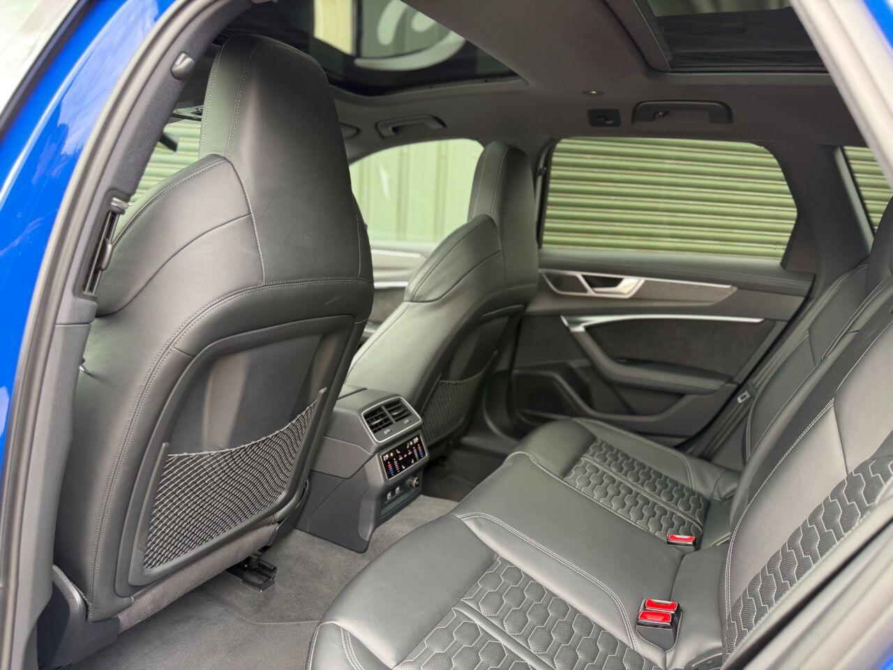 Audi RS6 Avant view 36
