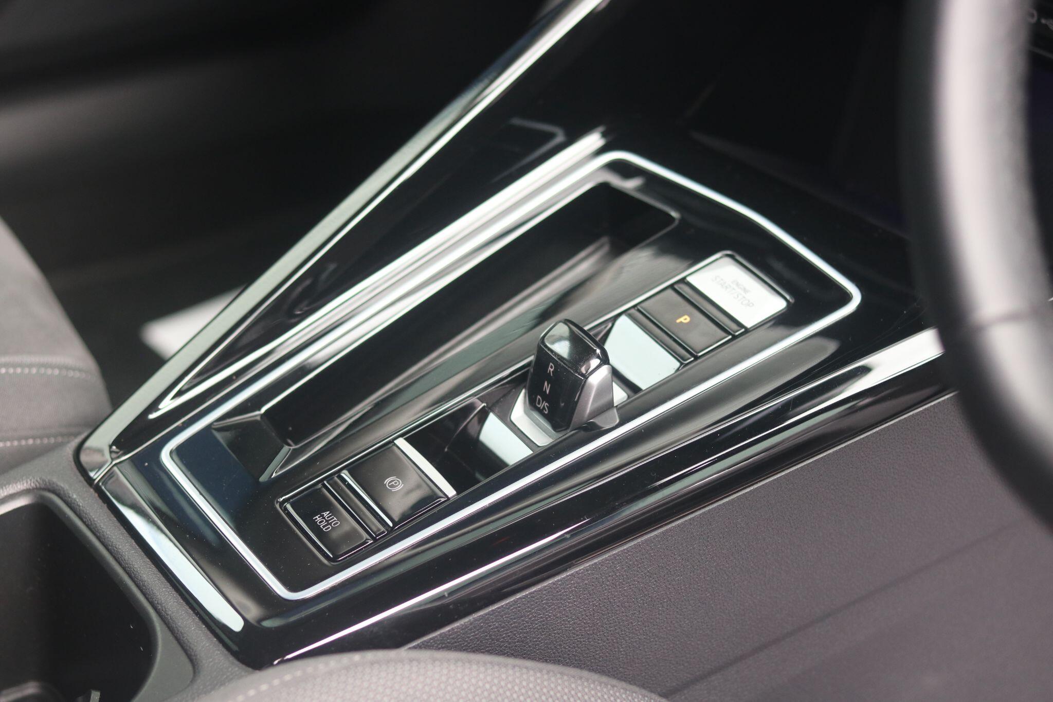 Volkswagen Golf view 13