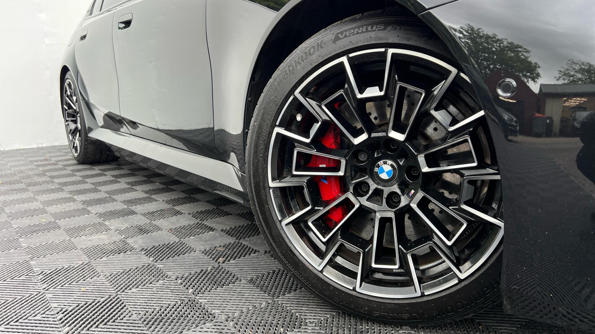 BMW M5 view 25