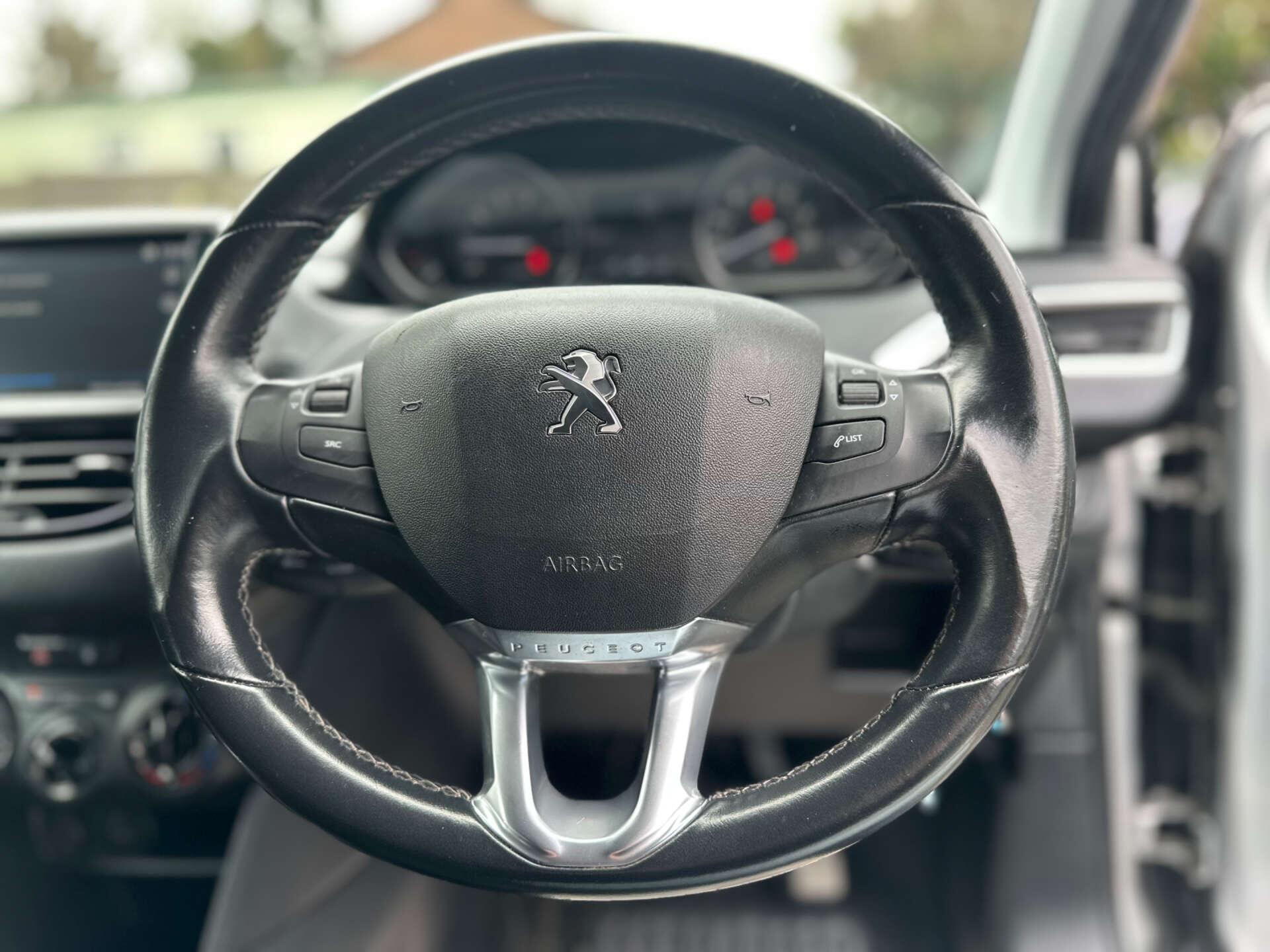 Peugeot 208 view 32
