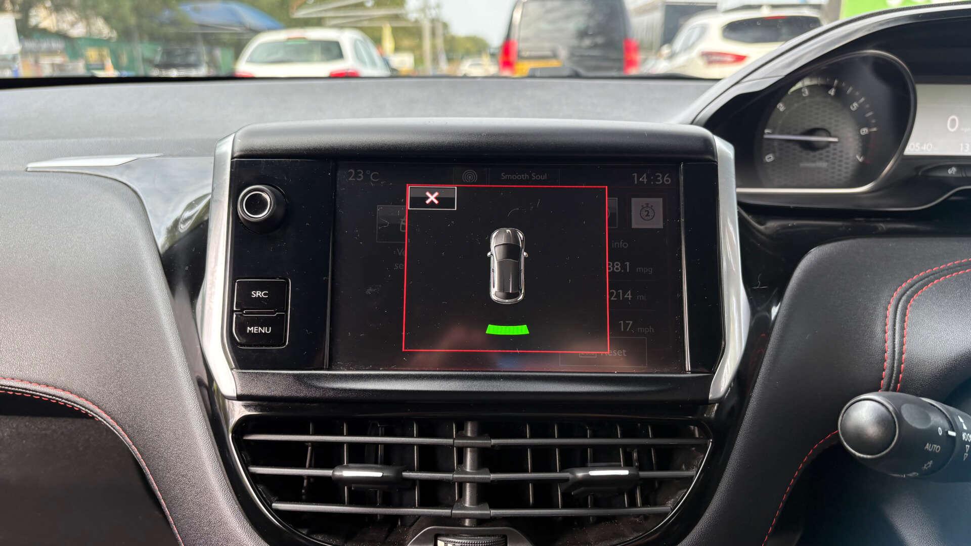 Peugeot 208 view 4