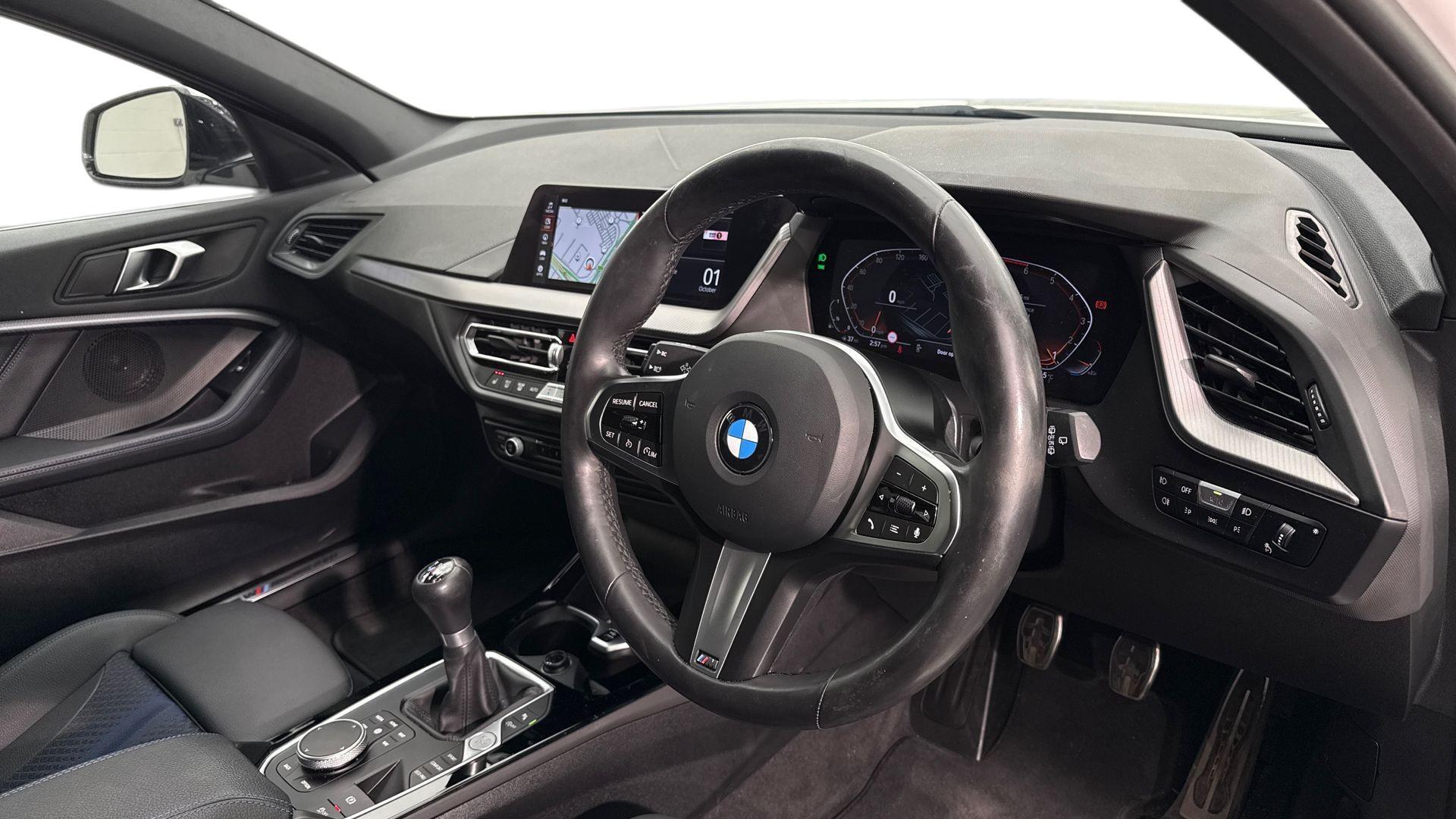 BMW 1 Series view 6