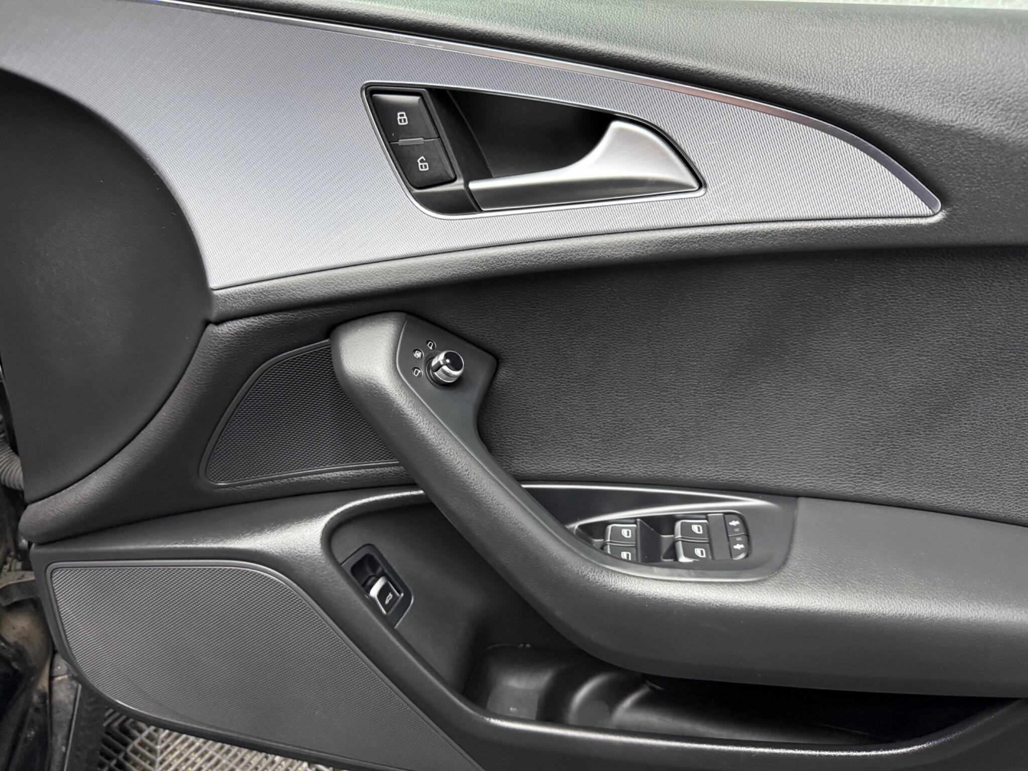 Audi A6 Avant view 13