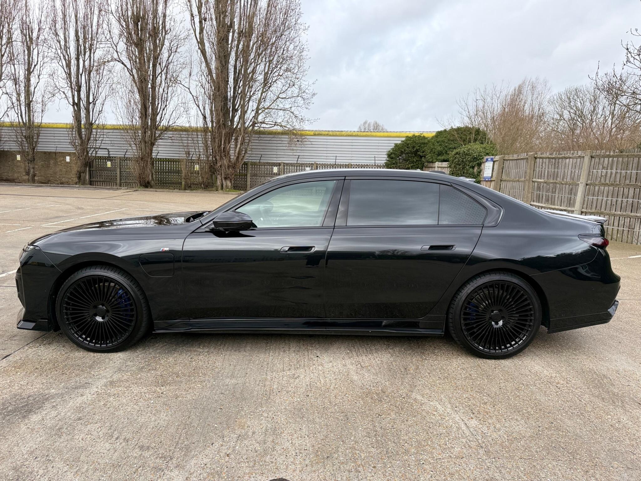 BMW 7 Series view 8