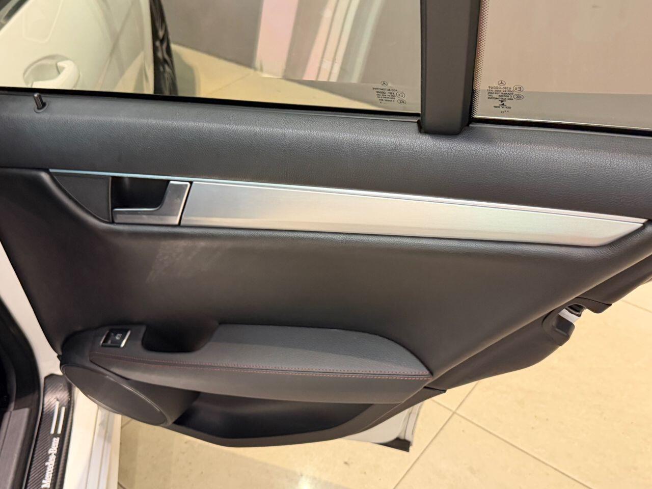 Mercedes-Benz C-Class view 26