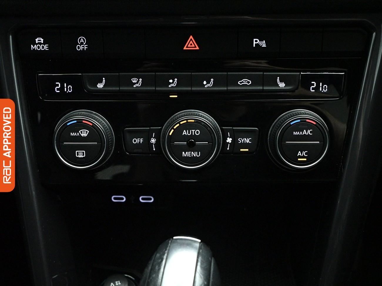 Volkswagen T-Roc view 19