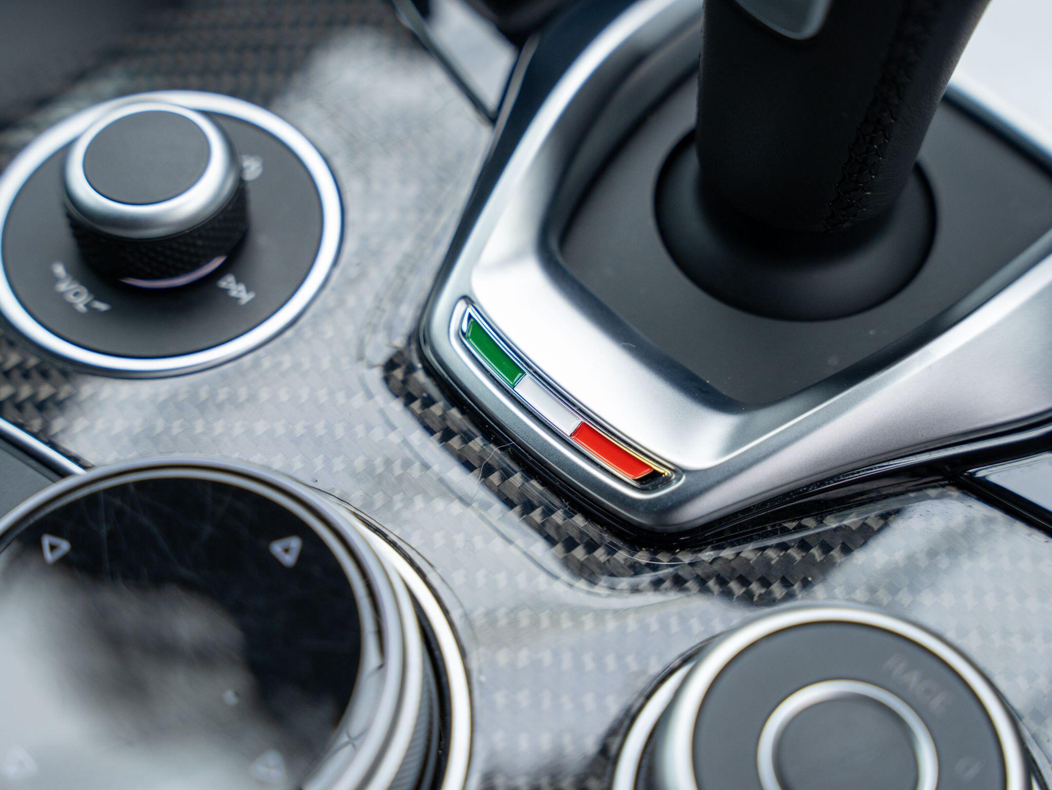 Alfa Romeo Stelvio view 37