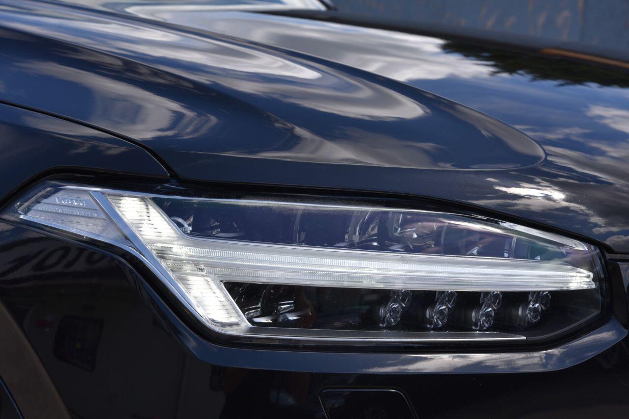 Volvo XC90 view 10