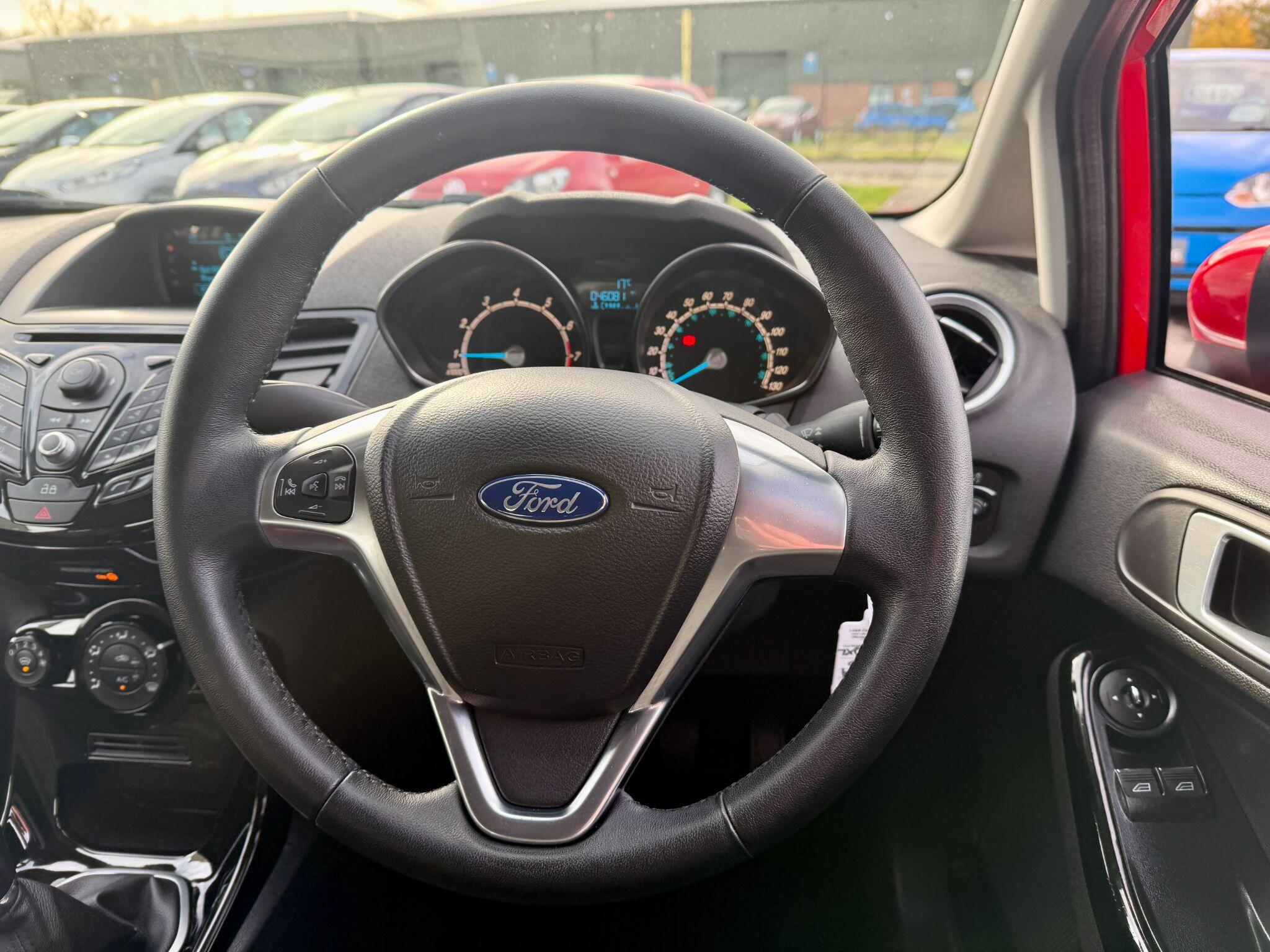 2014 Ford Fiesta image 28