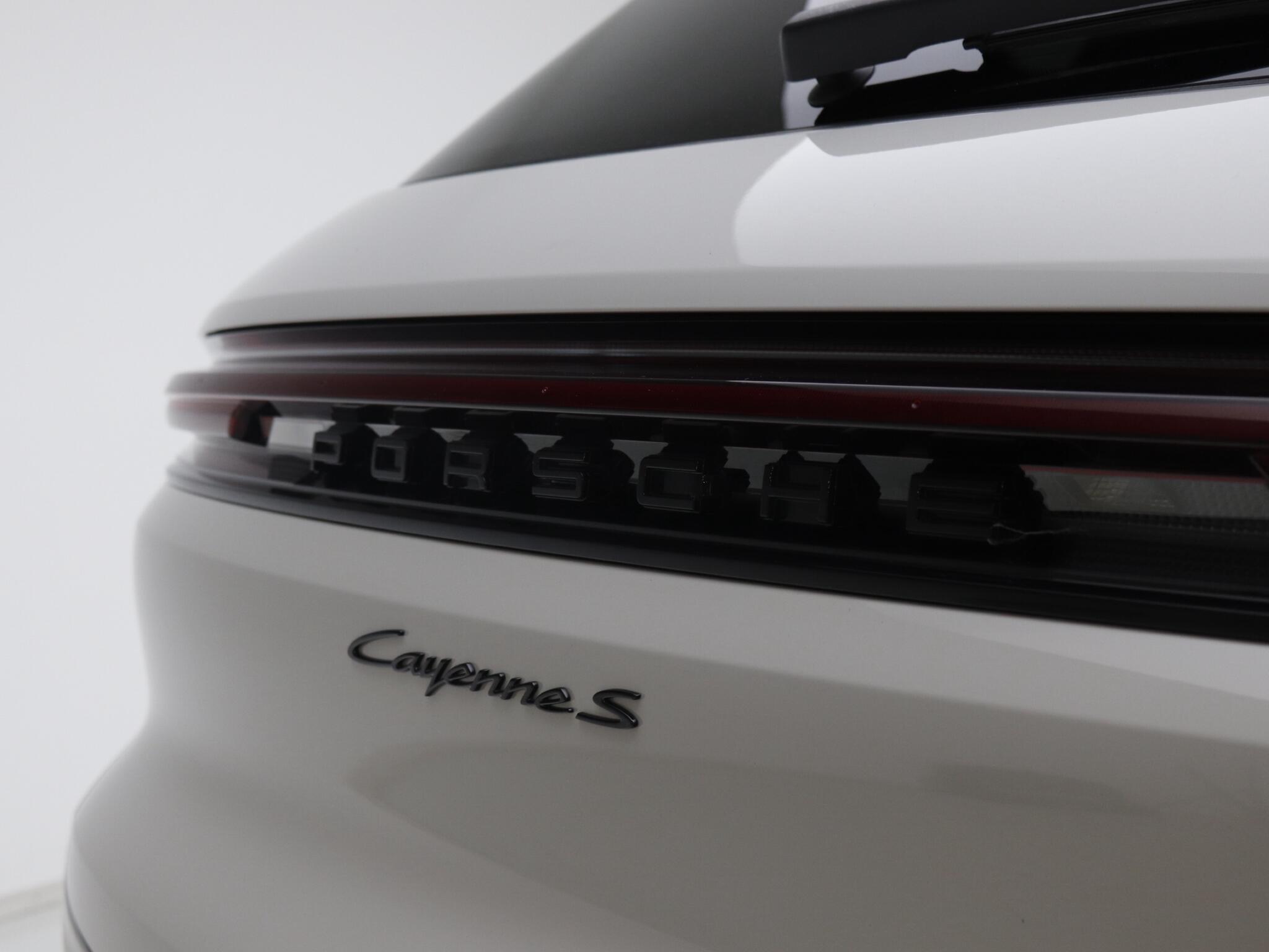 Porsche Cayenne view 19