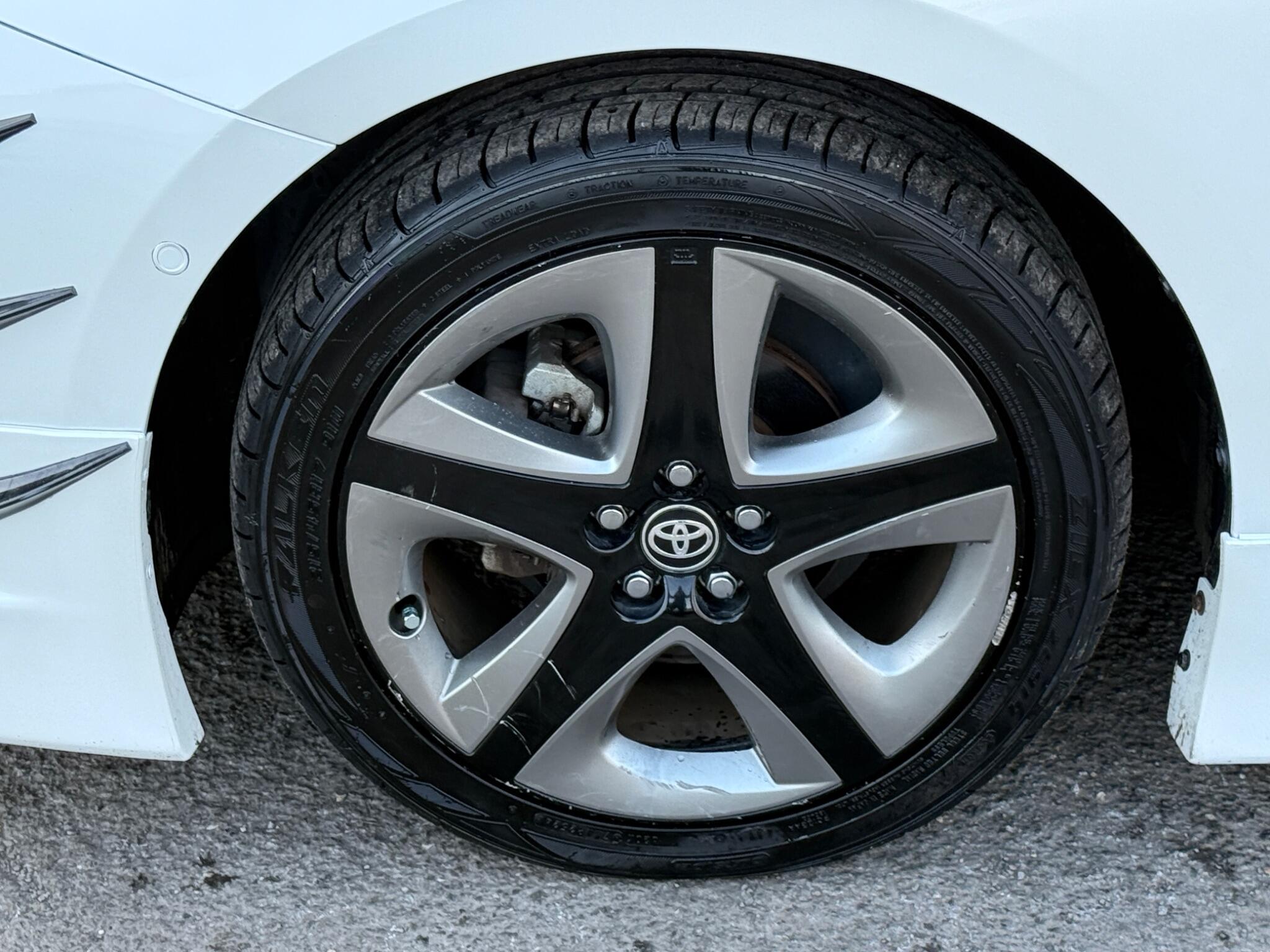 Toyota Prius - Image 28