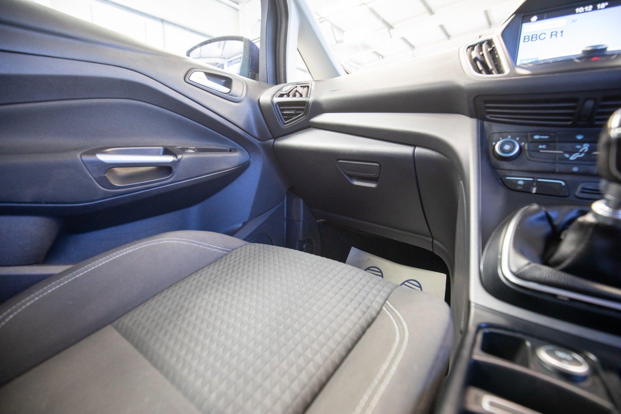 Ford C-Max view 25