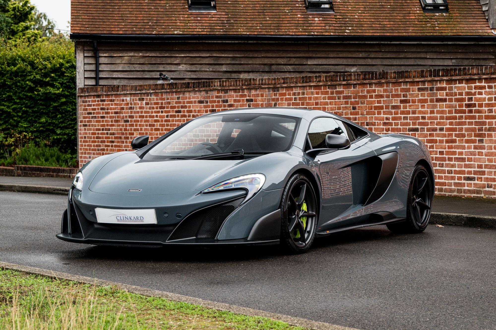 McLaren 675LT view 4