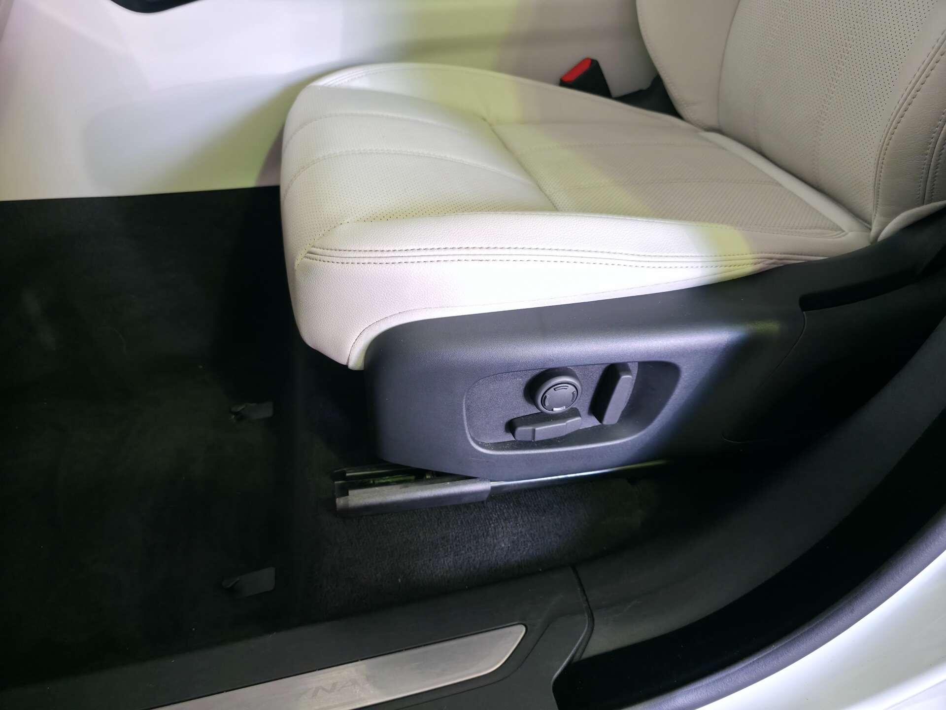Land Rover Range Rover Velar view 74