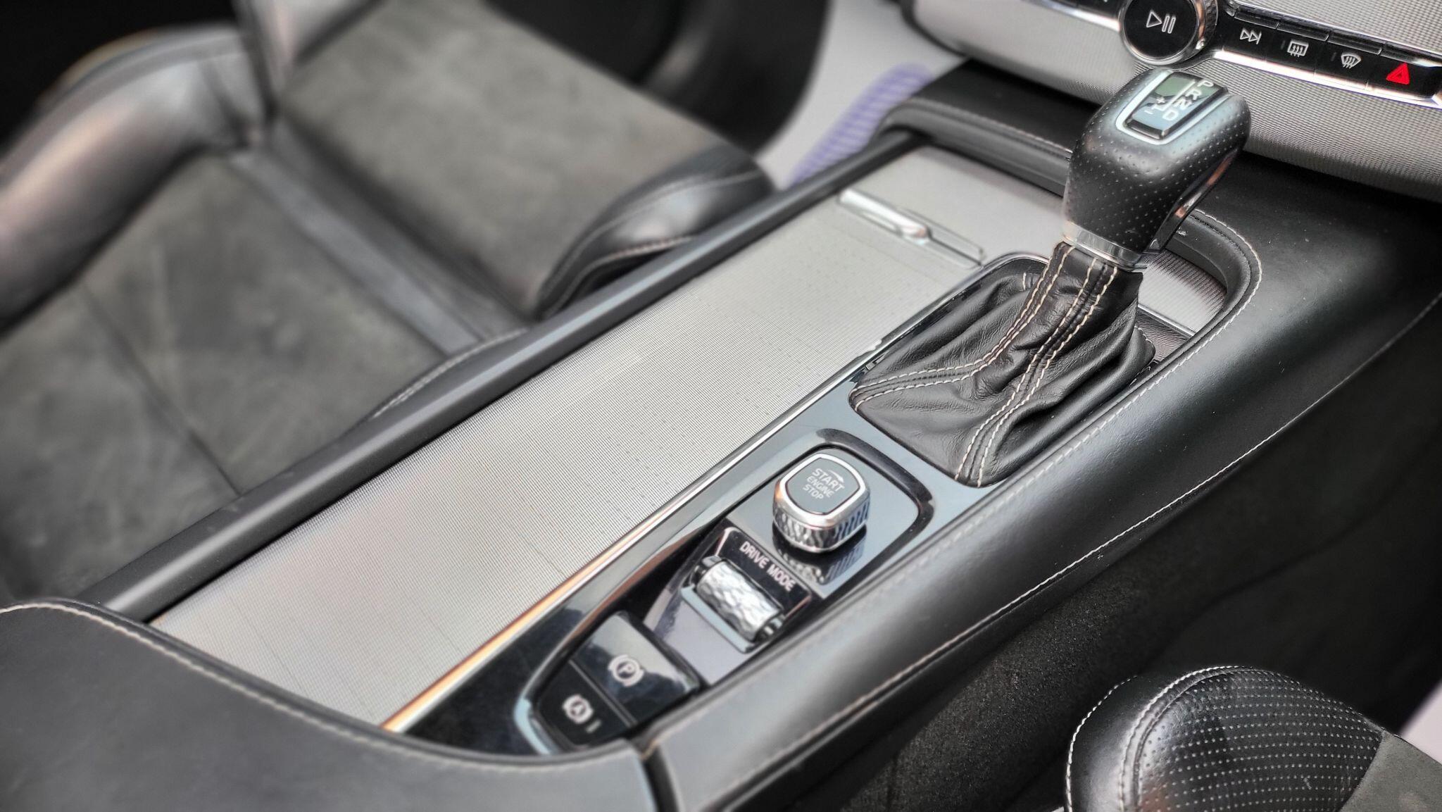 Volvo XC90 view 14