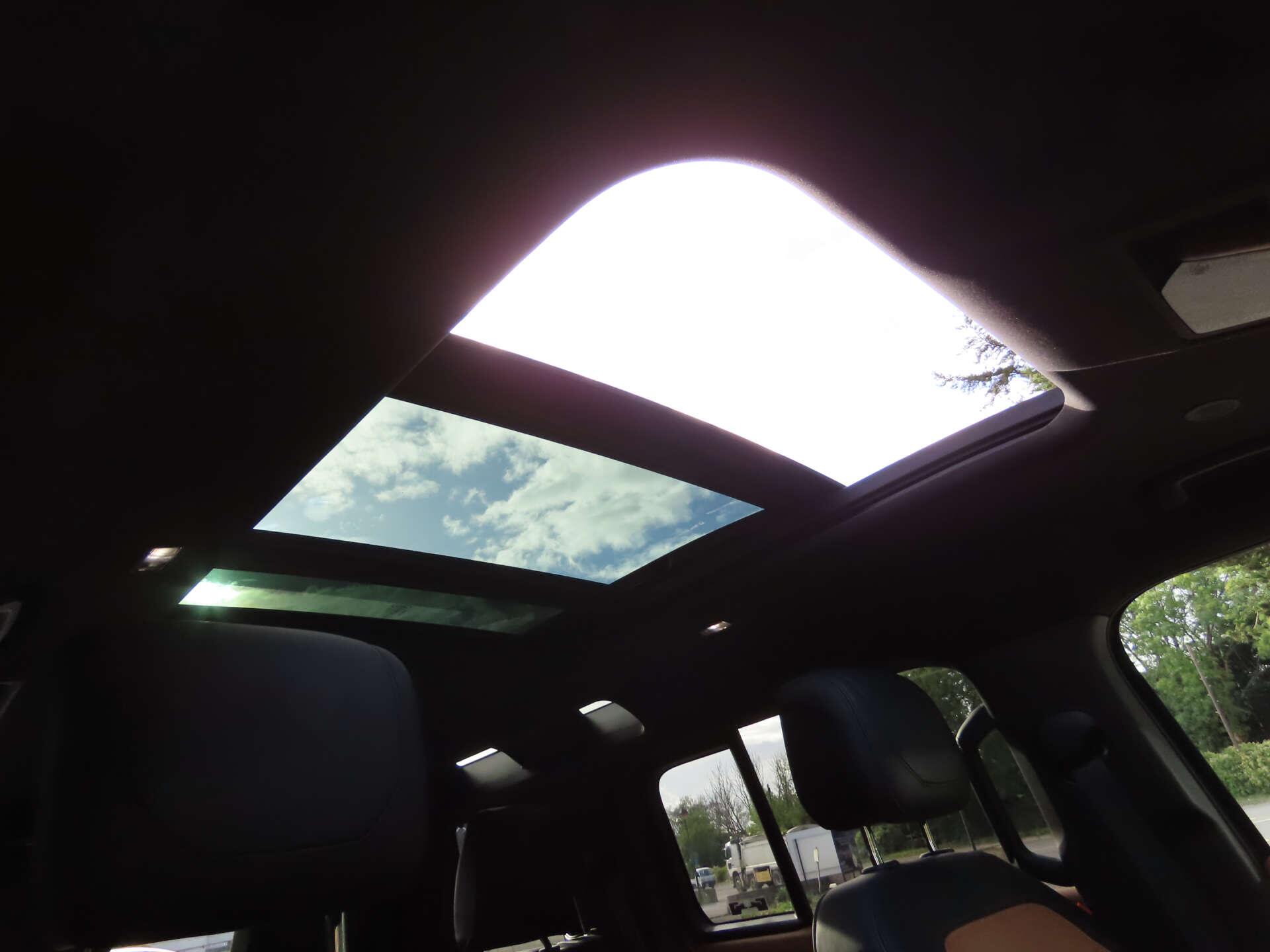 Land Rover Defender view 19