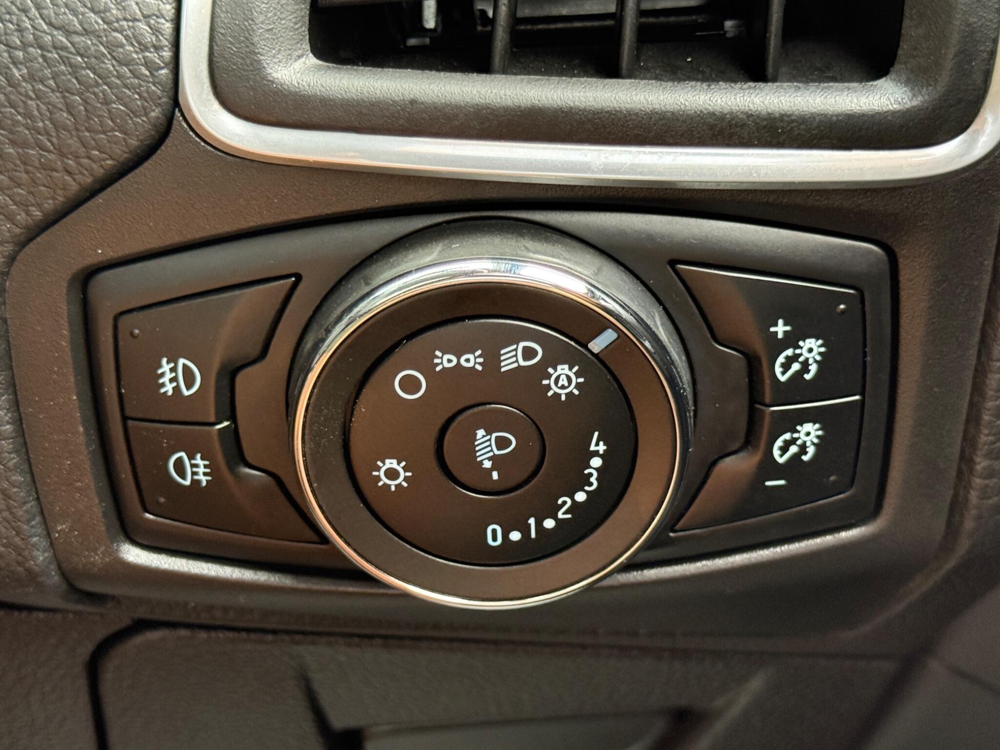 Ford Focus - Image 63