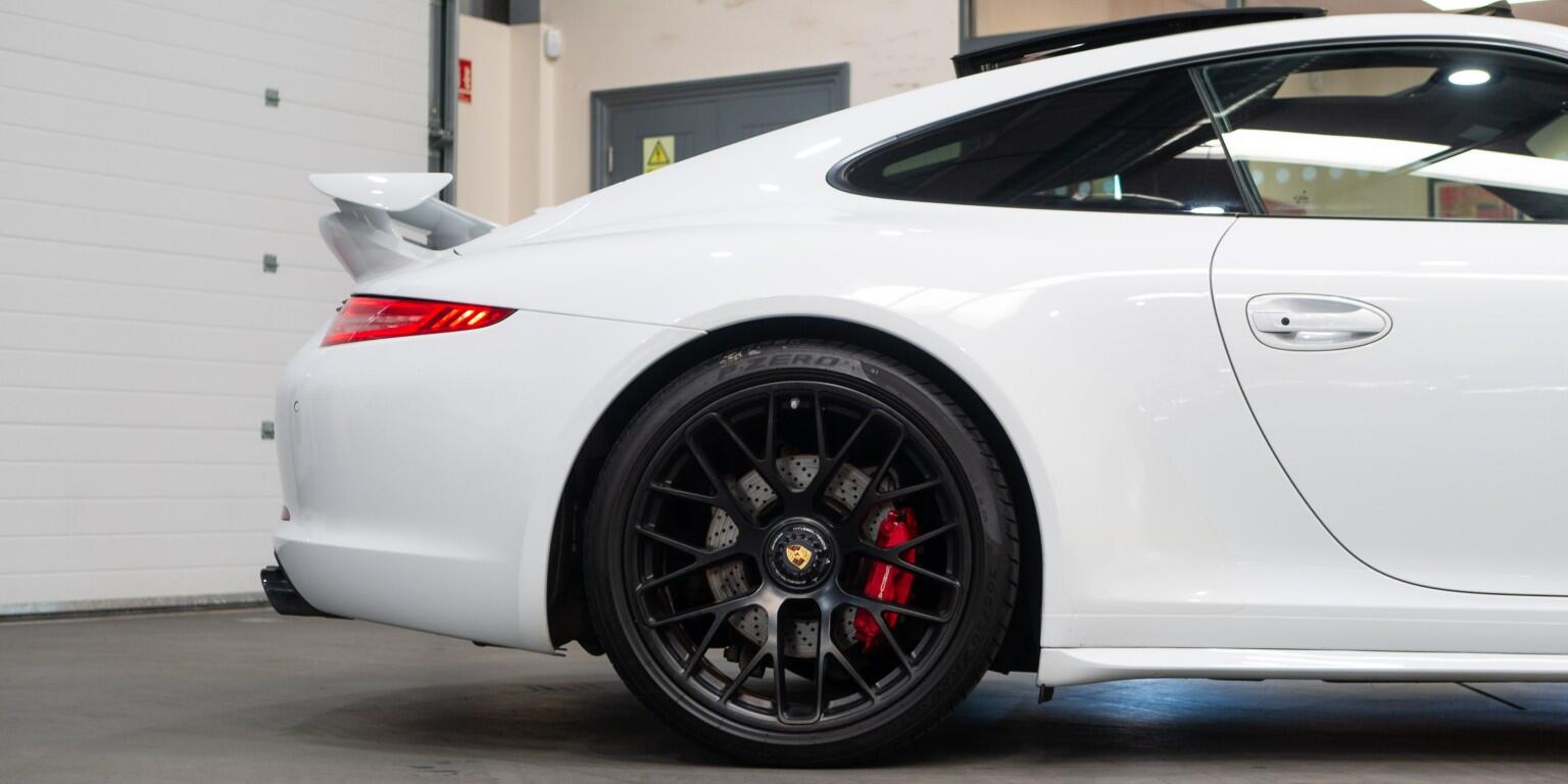 Porsche 911 view 11