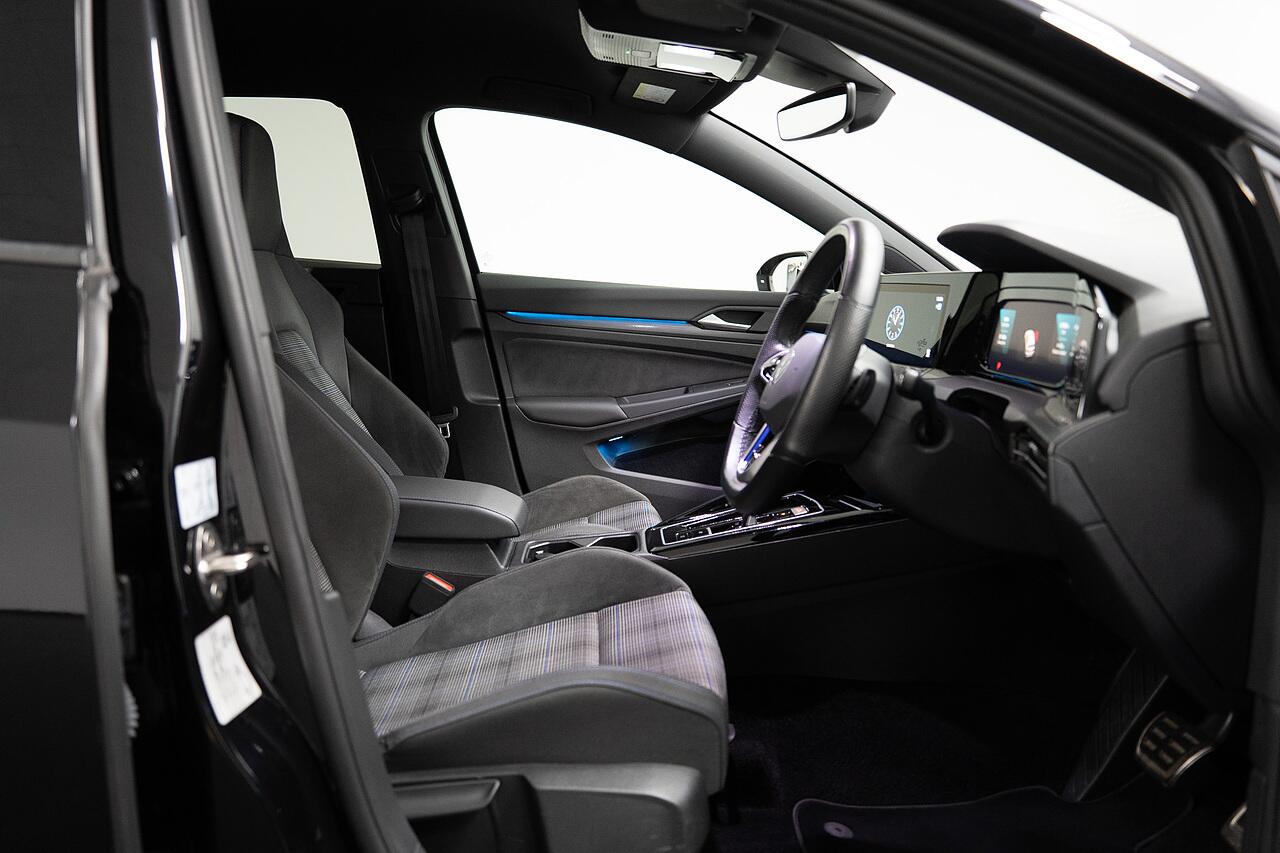 Volkswagen Golf view 3