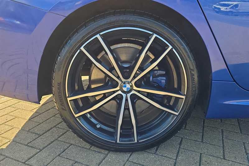 BMW 3 Series view 38