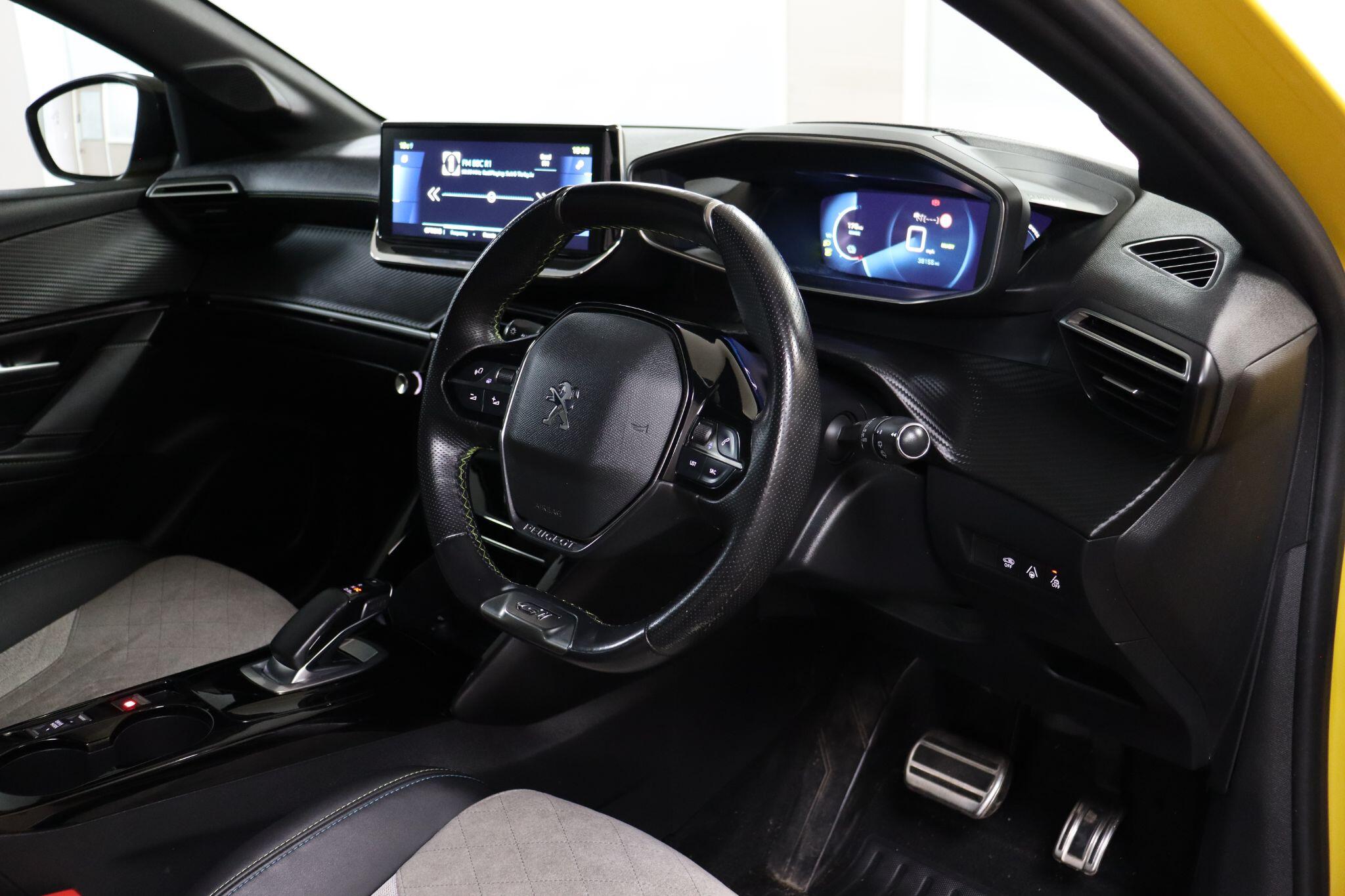 Peugeot E-208 view 6