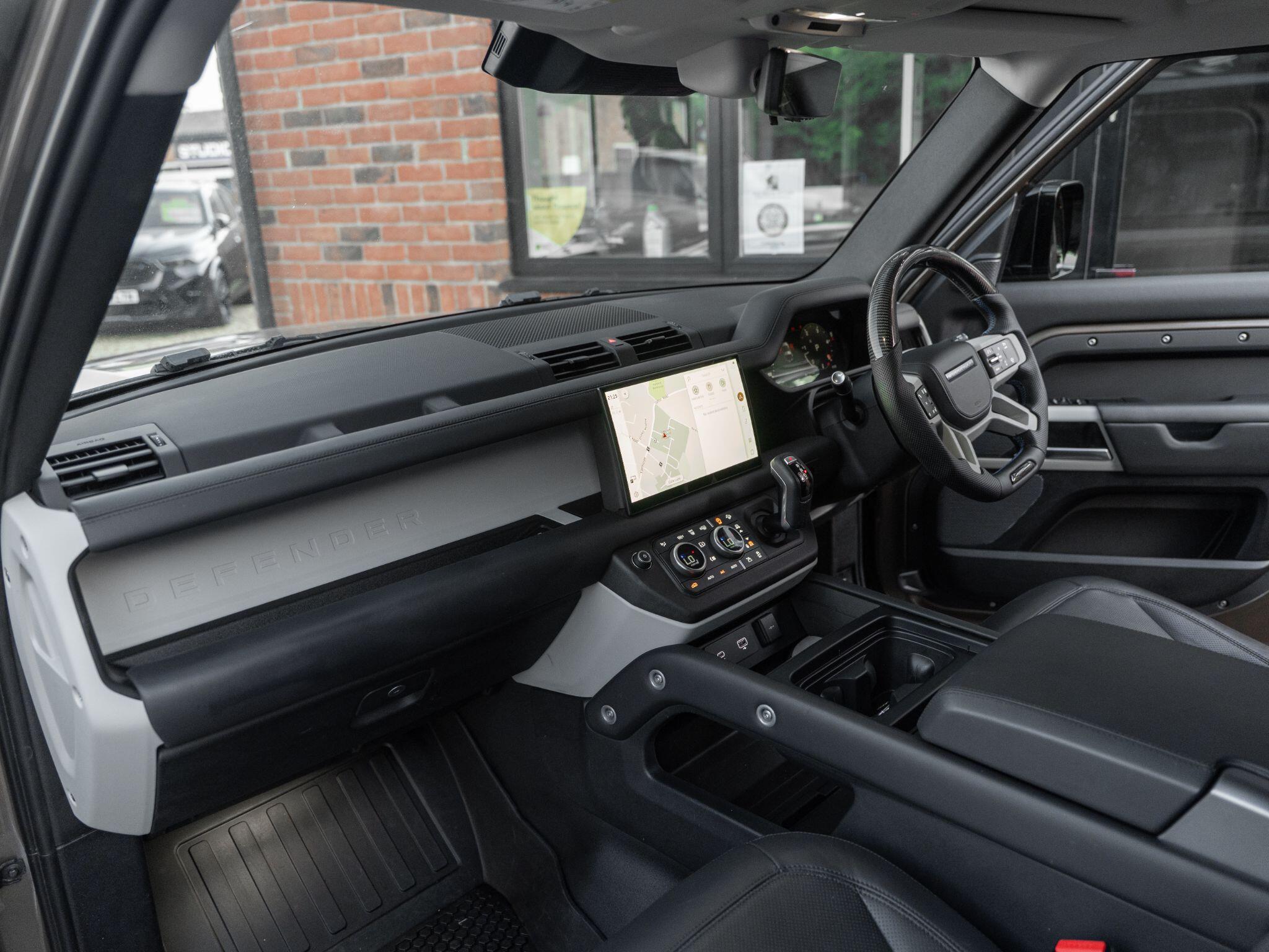 Land Rover Defender 90 view 50