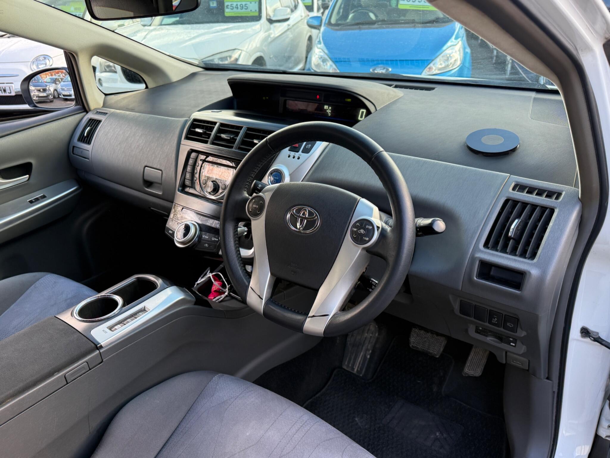 Toyota Prius+ - Image 36