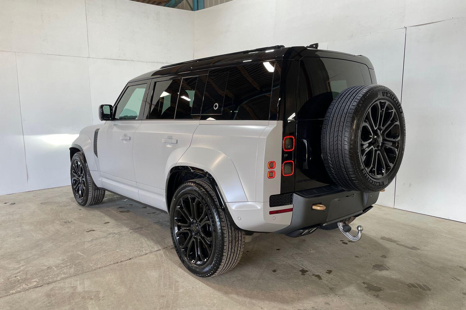 Land Rover Defender view 44