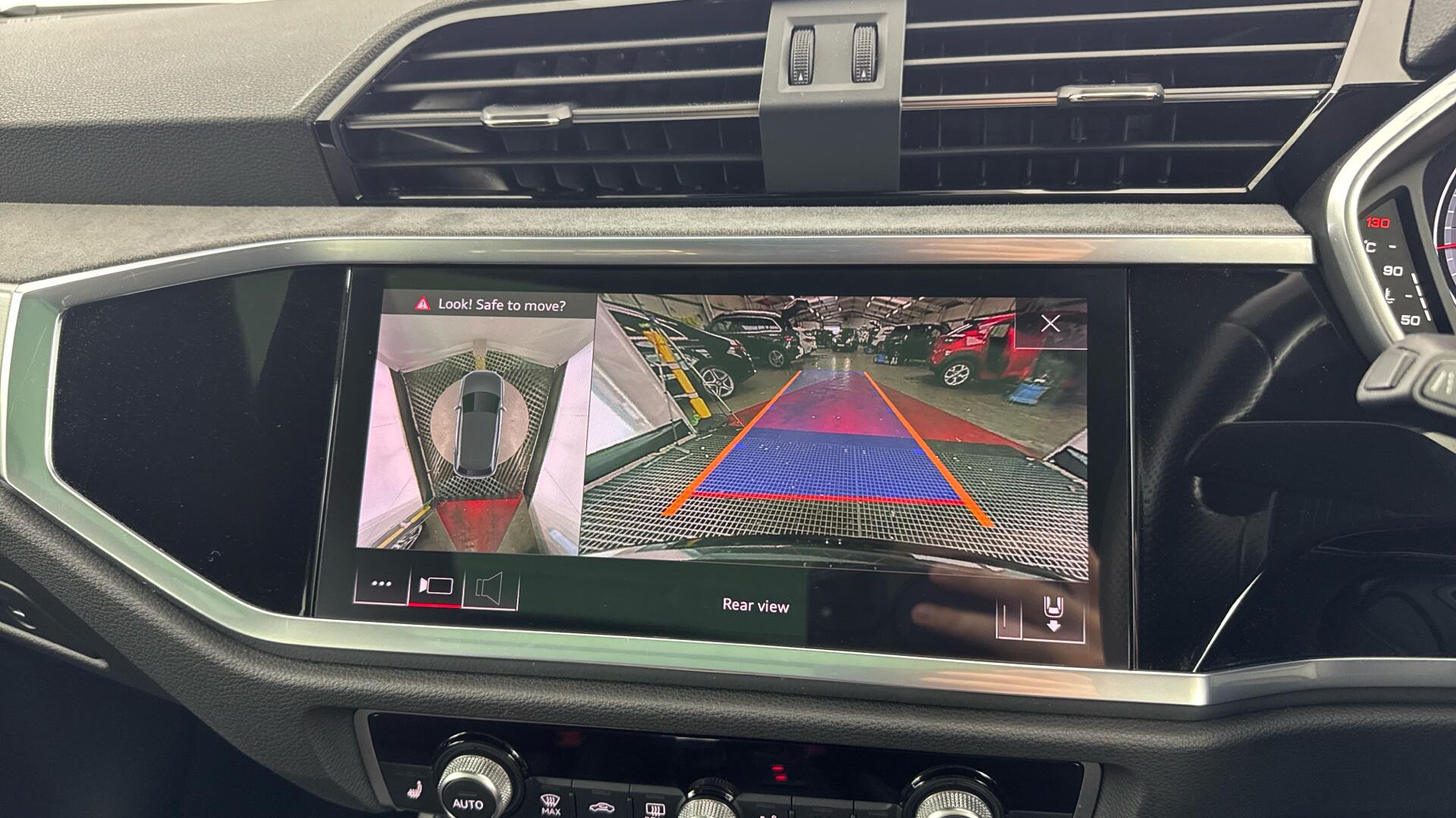 Audi Q3 view 38