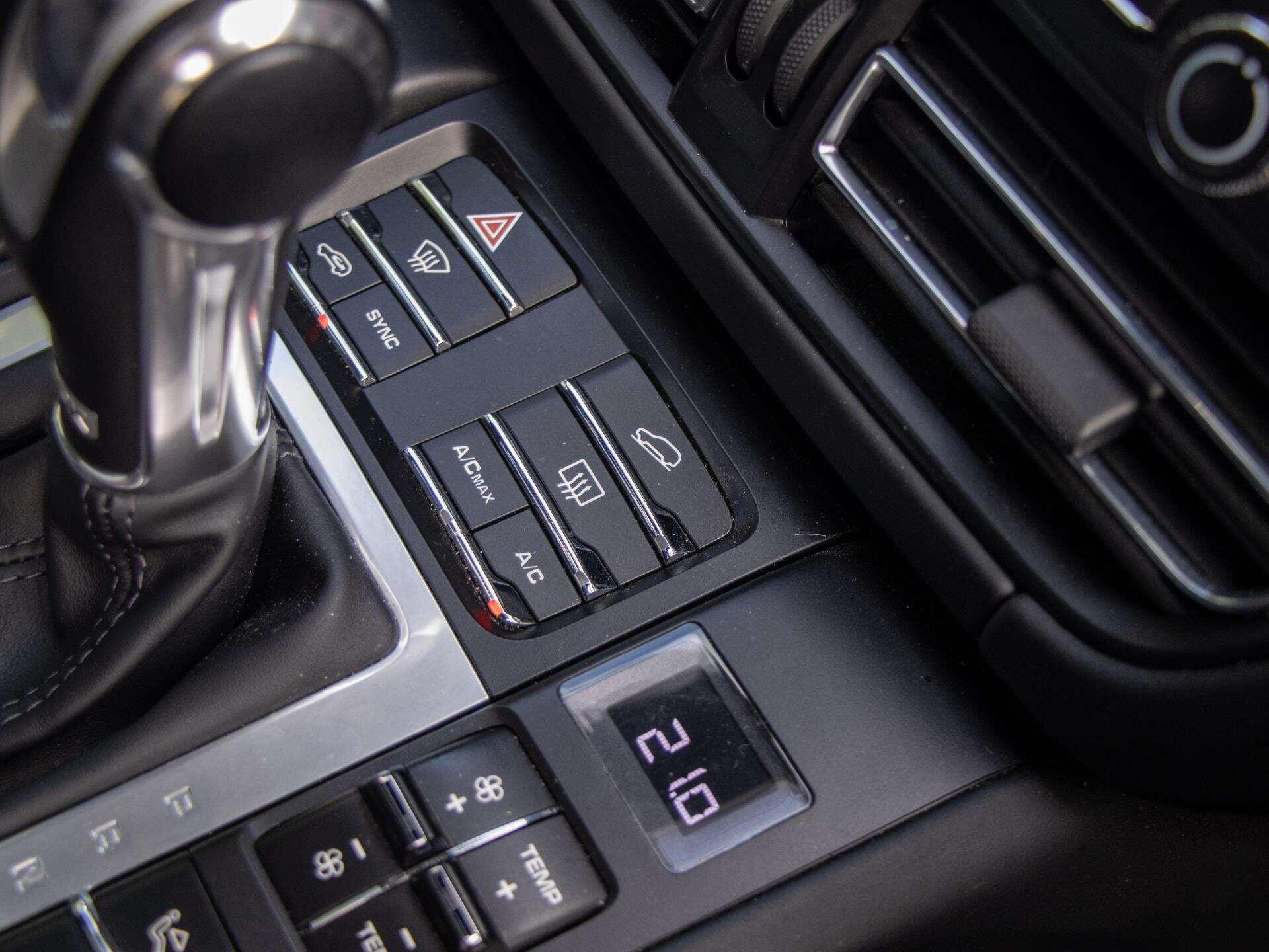 Porsche Macan view 18