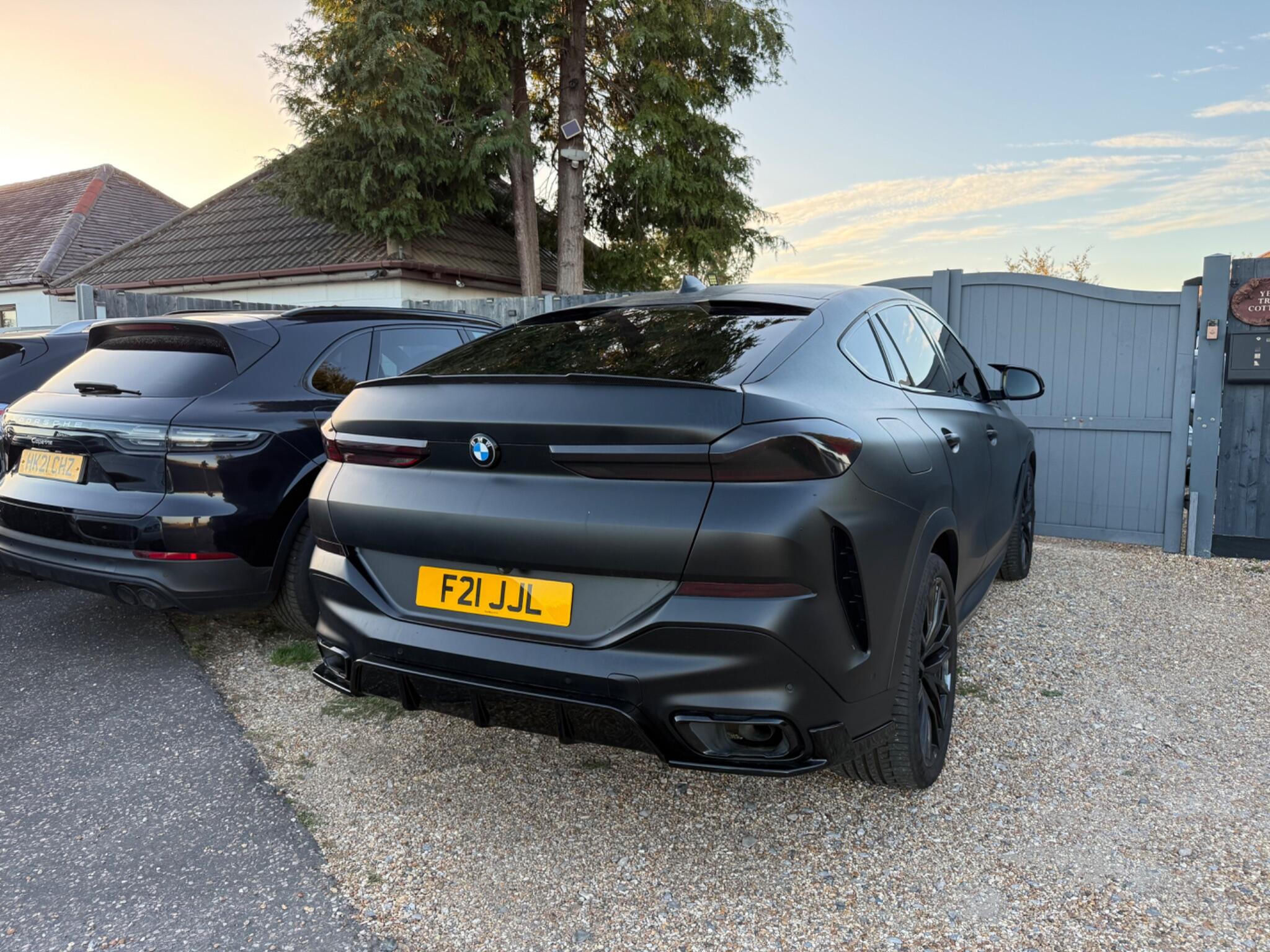 BMW X6 view 4