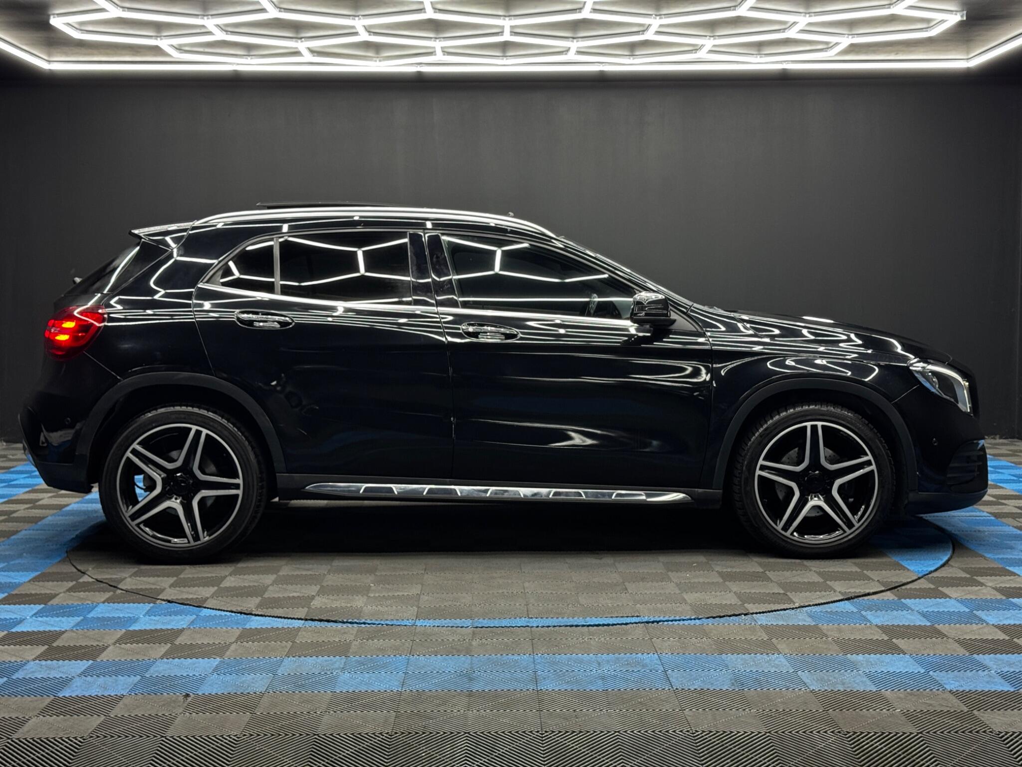 Mercedes-Benz GLA view 4