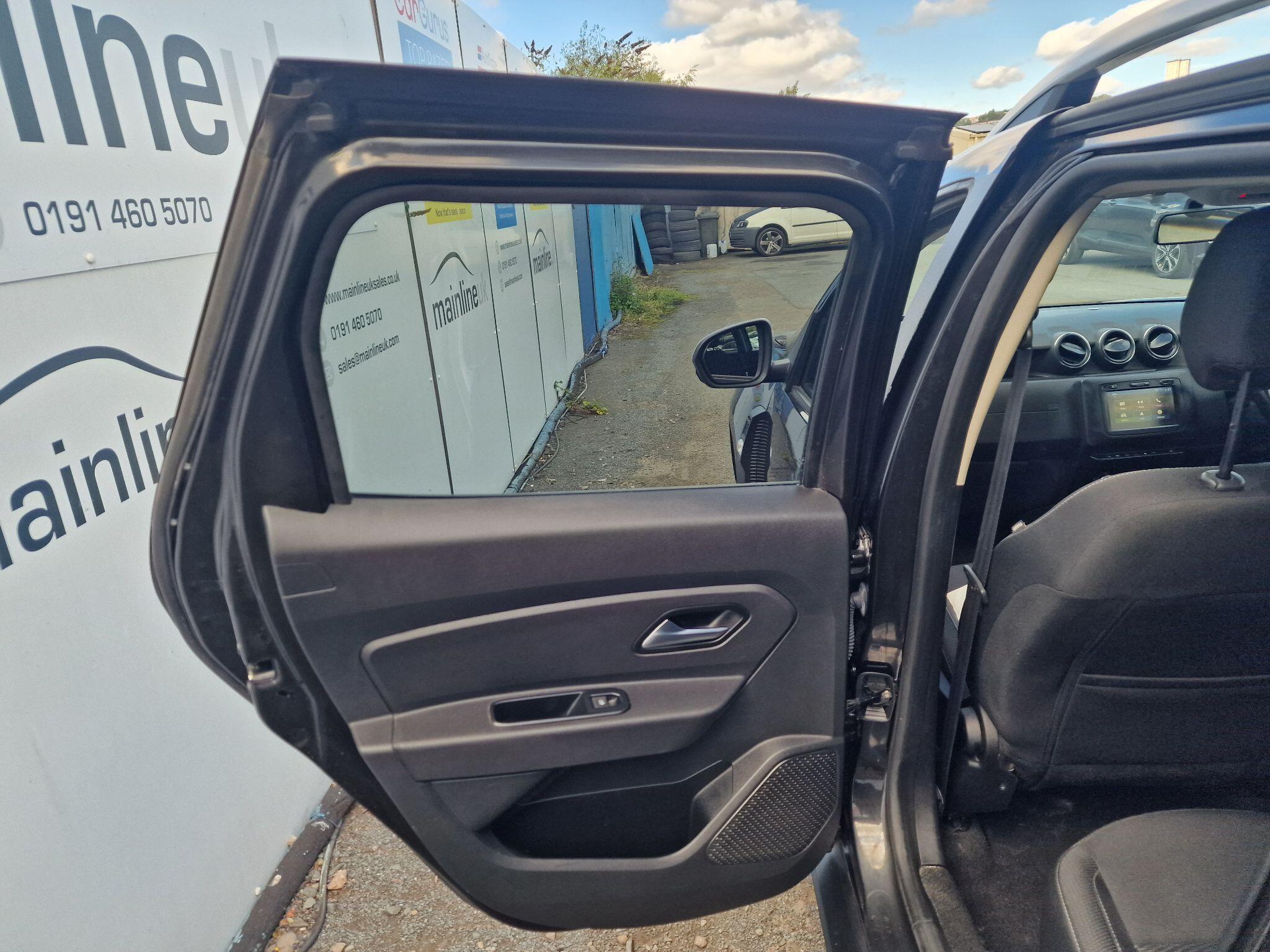 Dacia Duster view 30