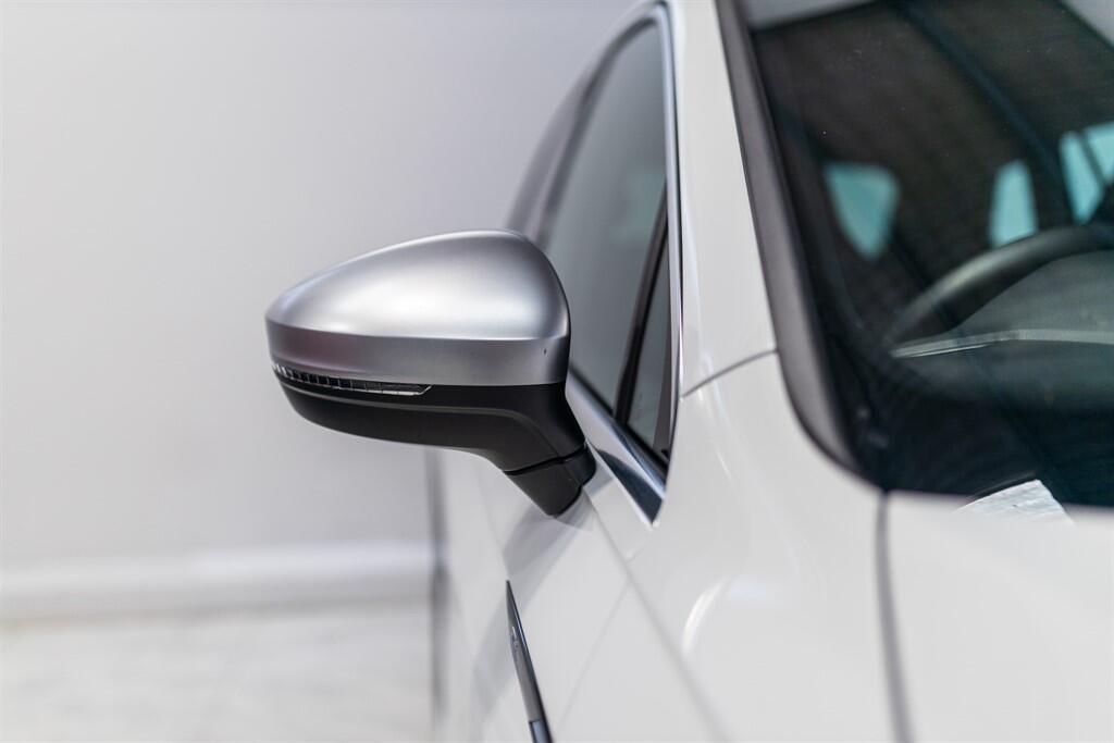 Volkswagen Tiguan view 16
