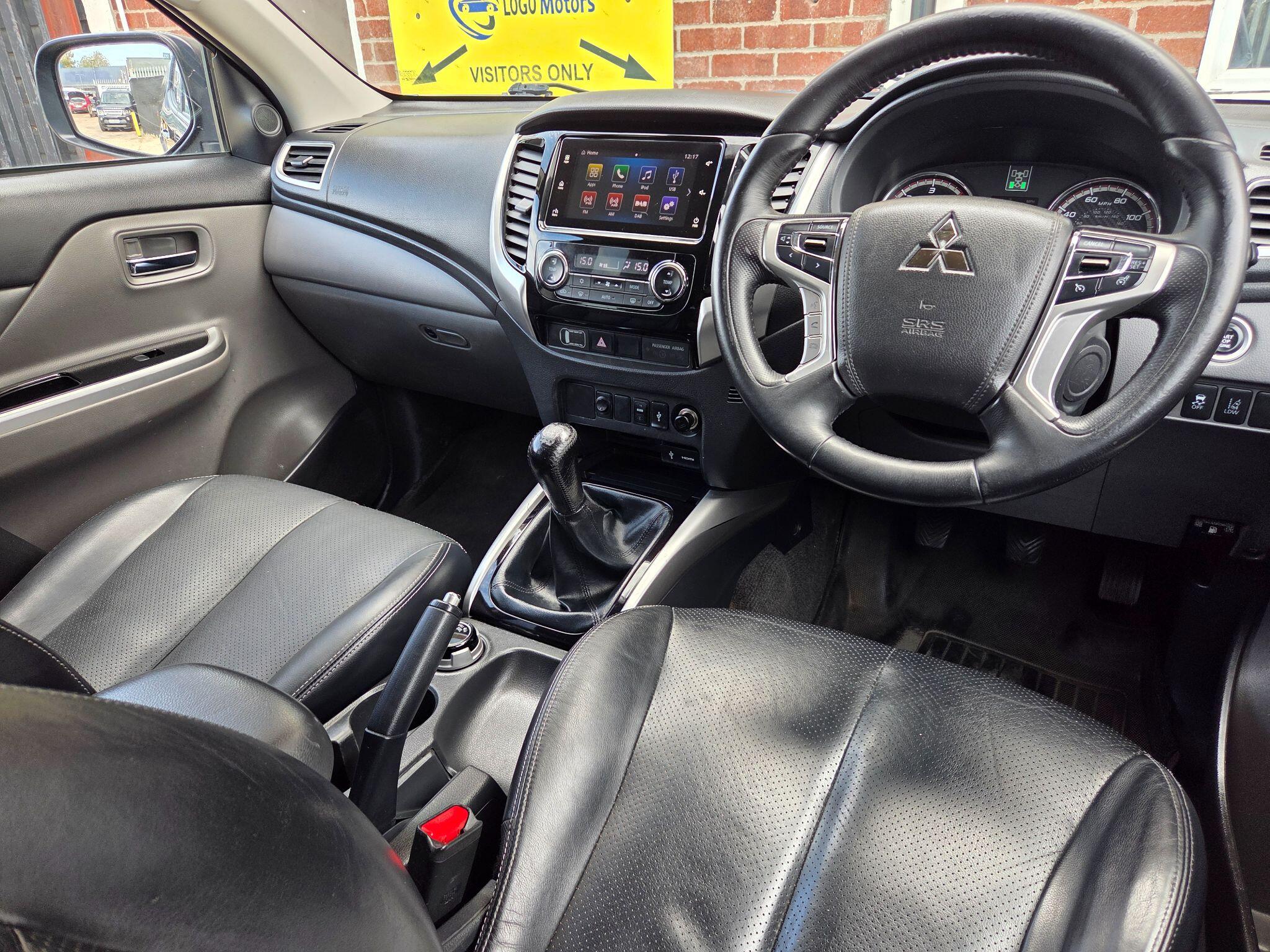 Mitsubishi L200 view 17