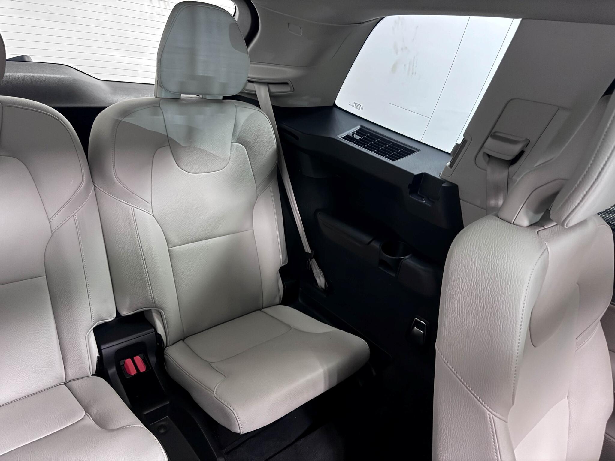 Volvo XC90 view 30