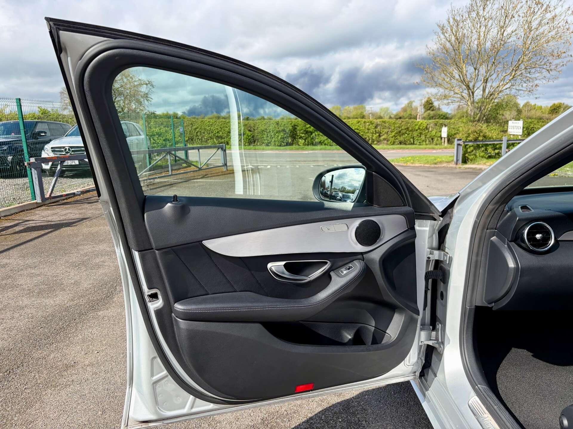 Mercedes-Benz C Class view 14