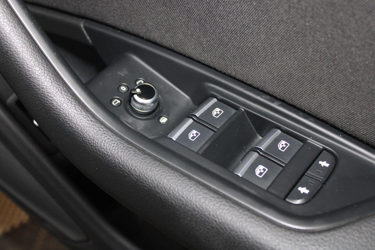 Audi A4 view 14