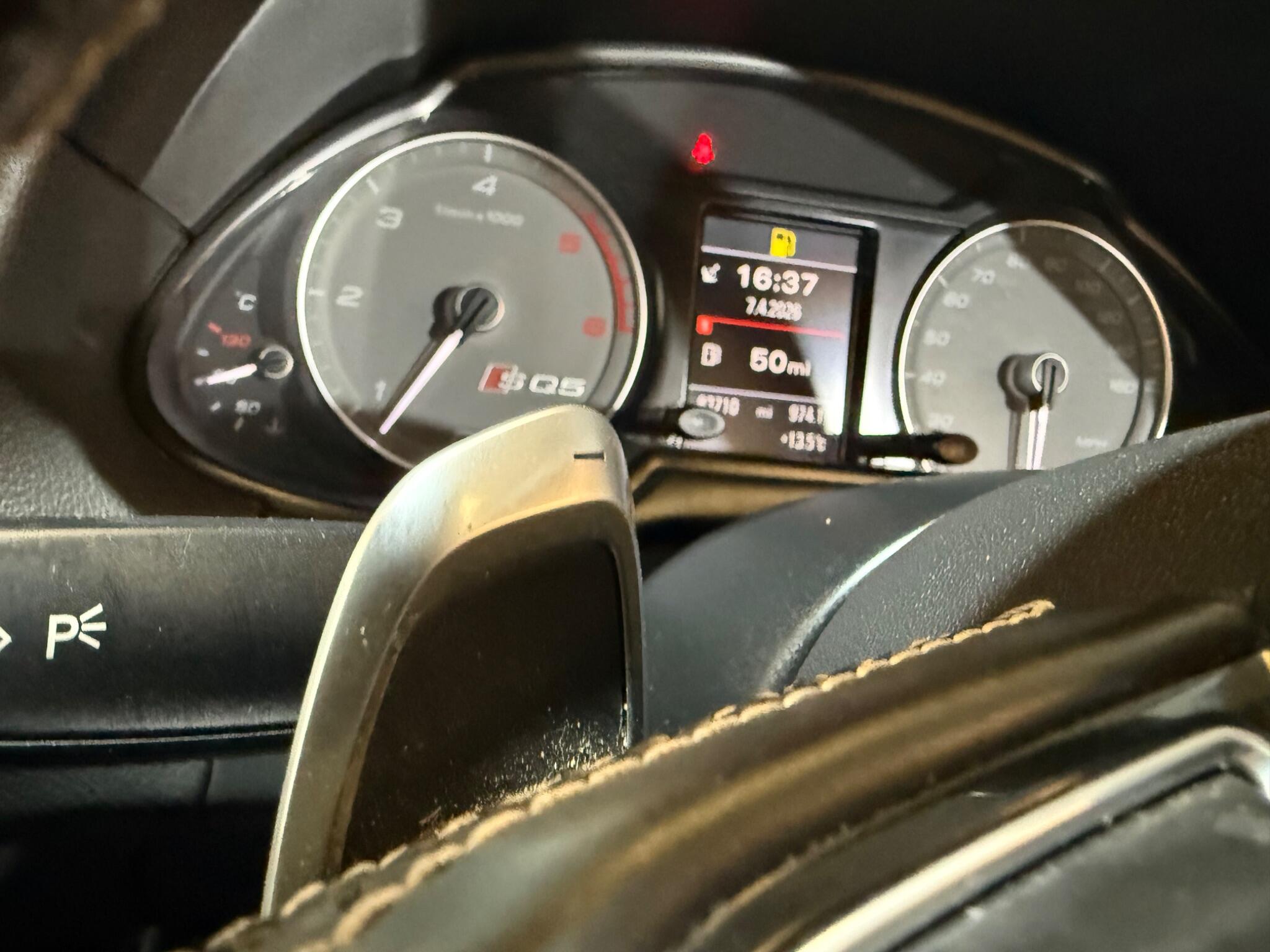 Audi SQ5 view 26